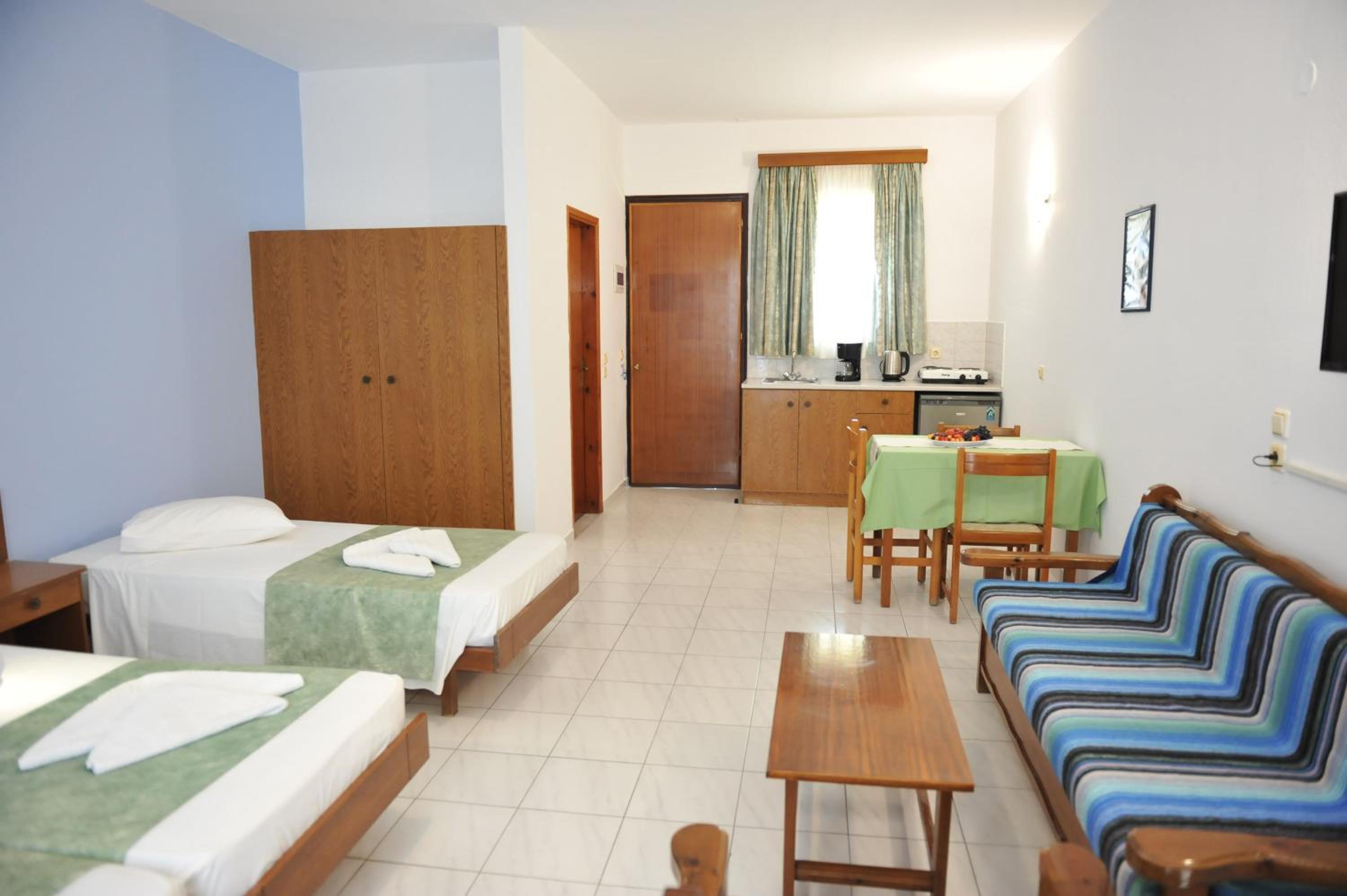 Triple Room - Photo 7