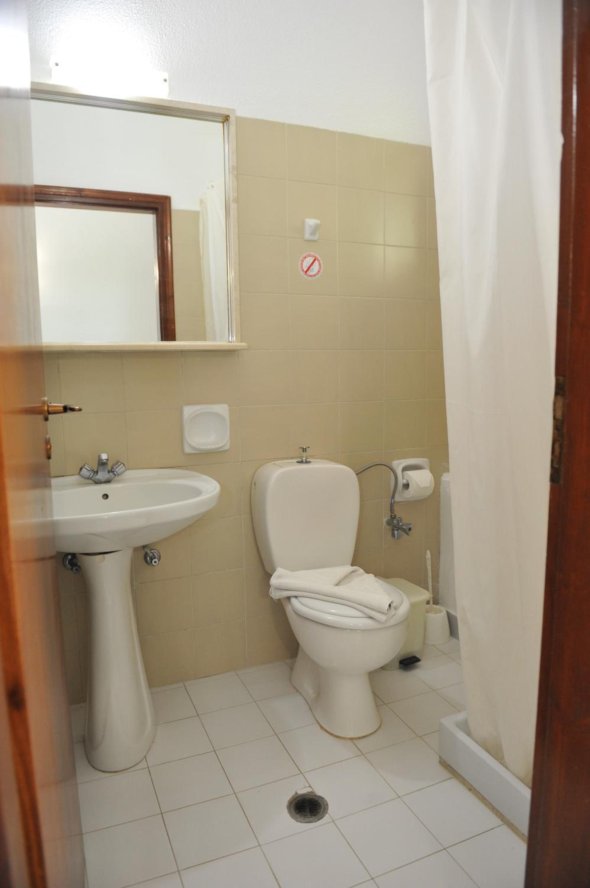 One-Bedroom Apartment - Photo 17