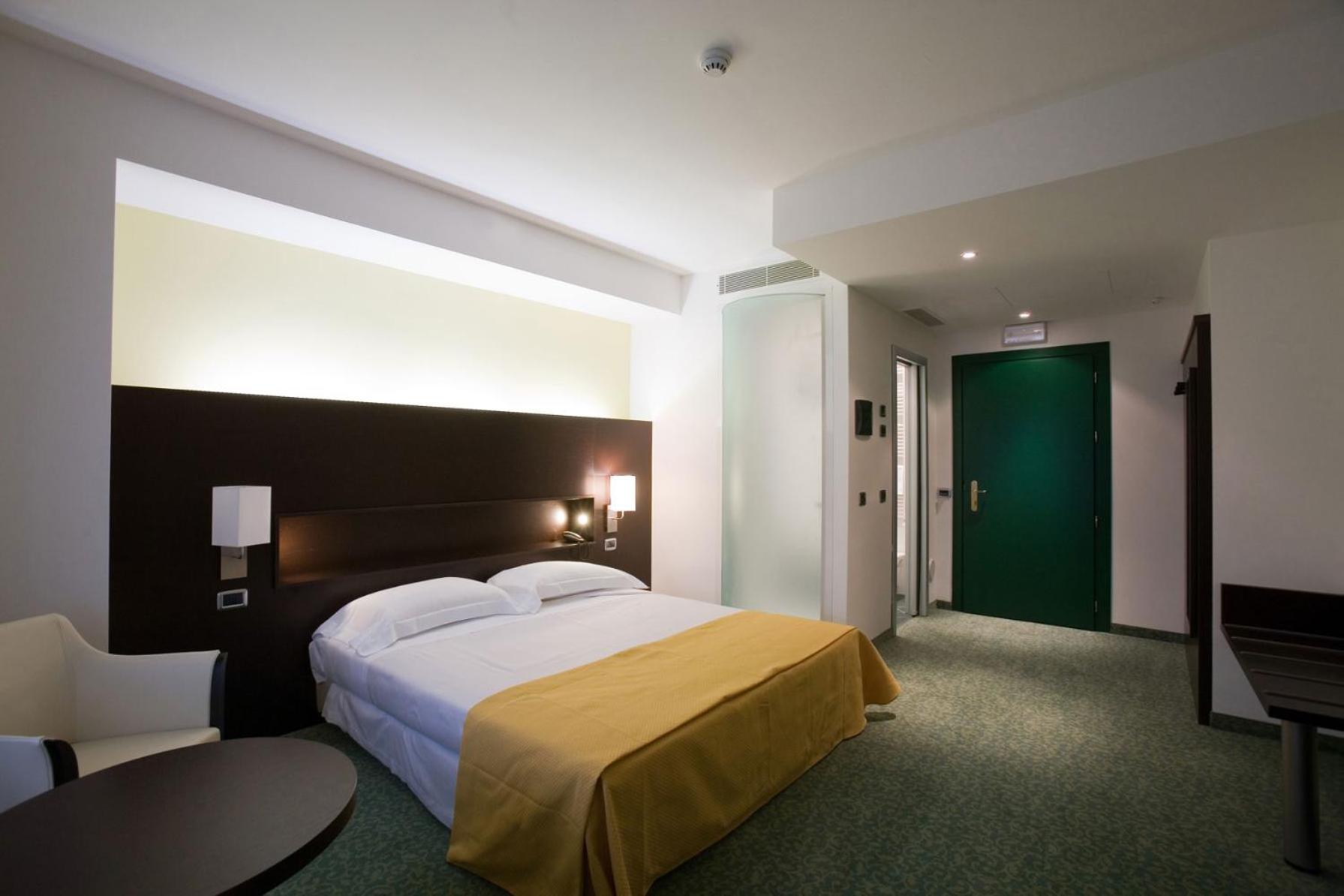 Double Room - Photo 3