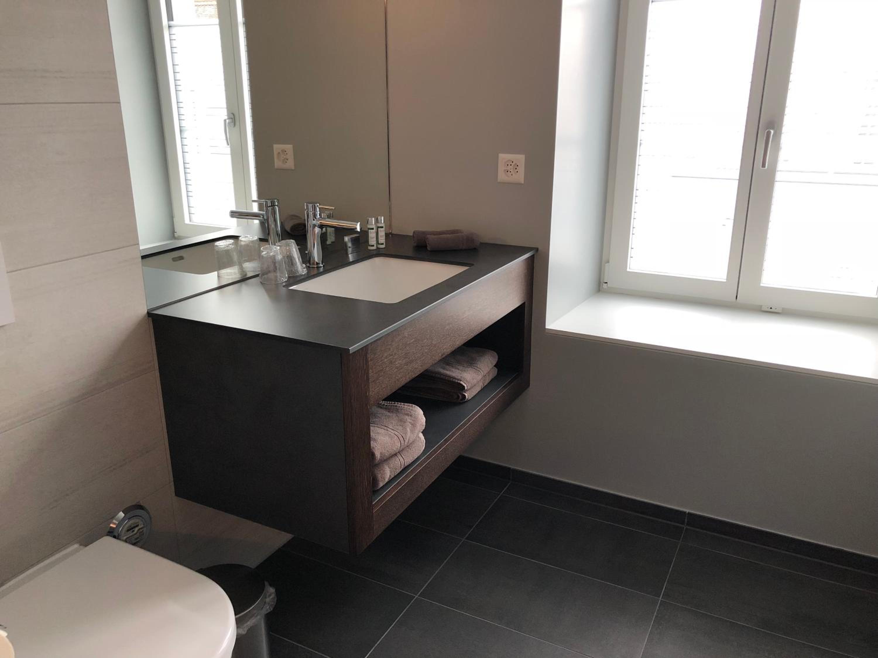 Standard Double Room - Photo 9