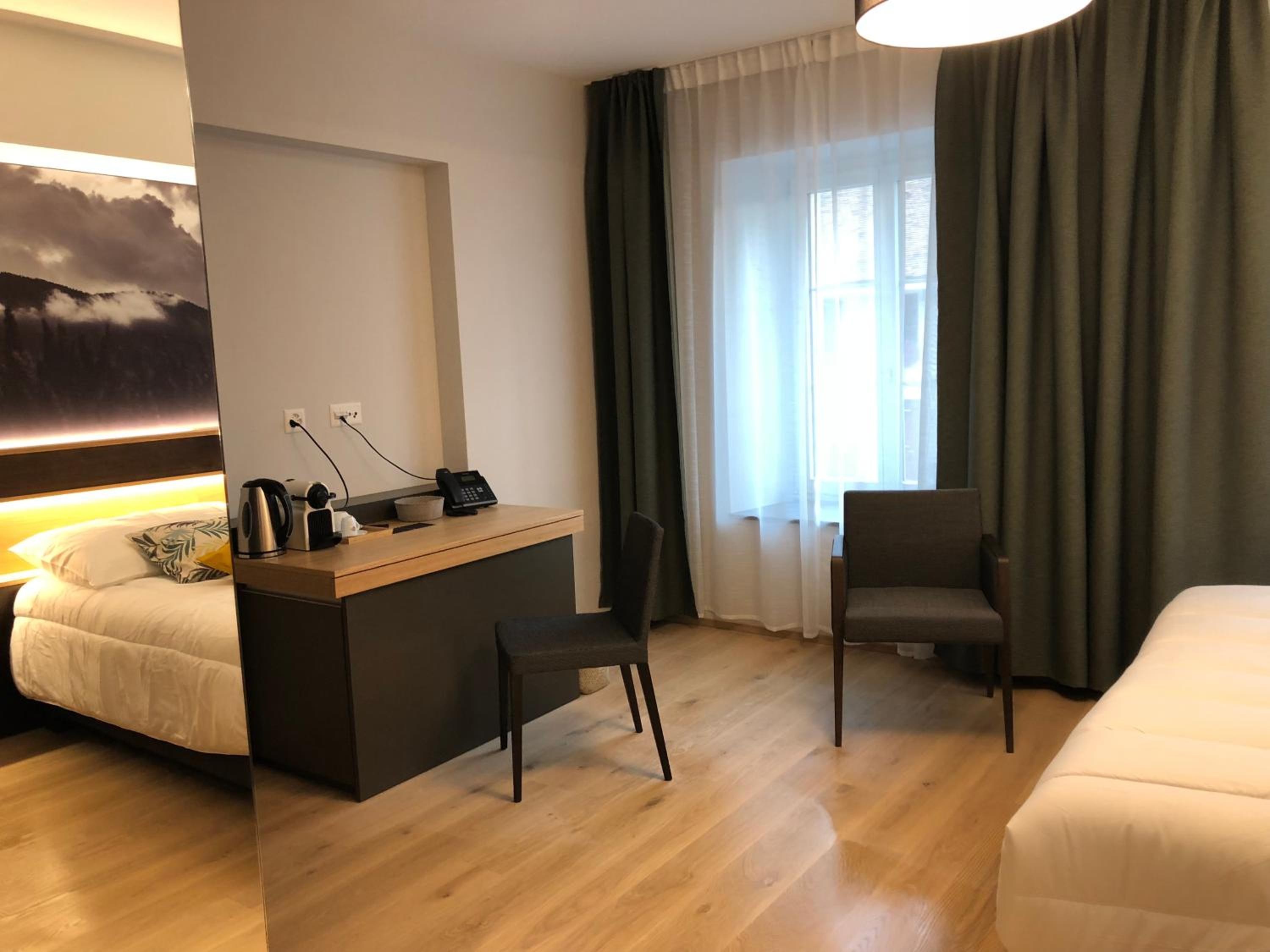 Standard Double Room - Photo 11