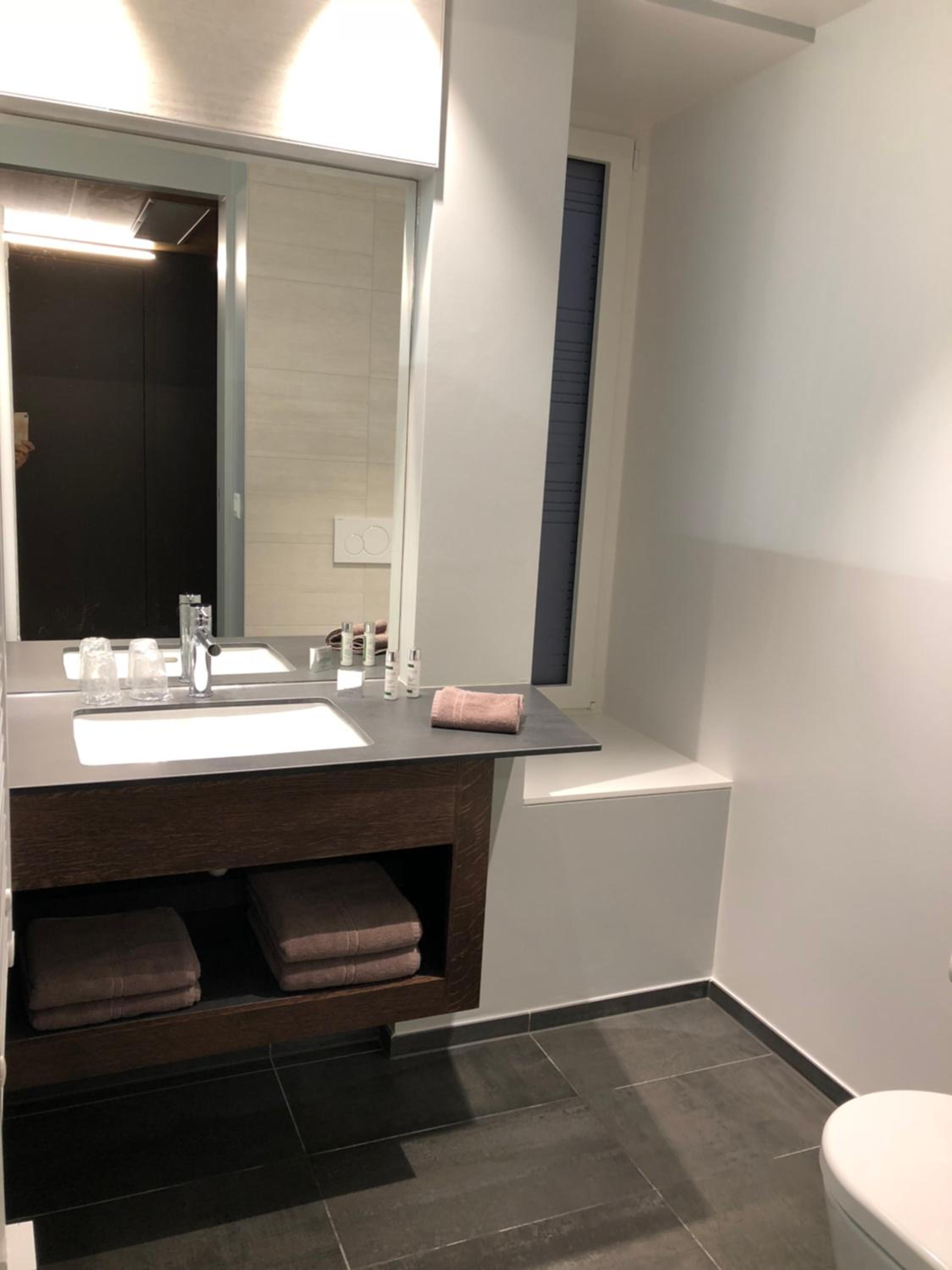 Standard Double Room - Photo 8