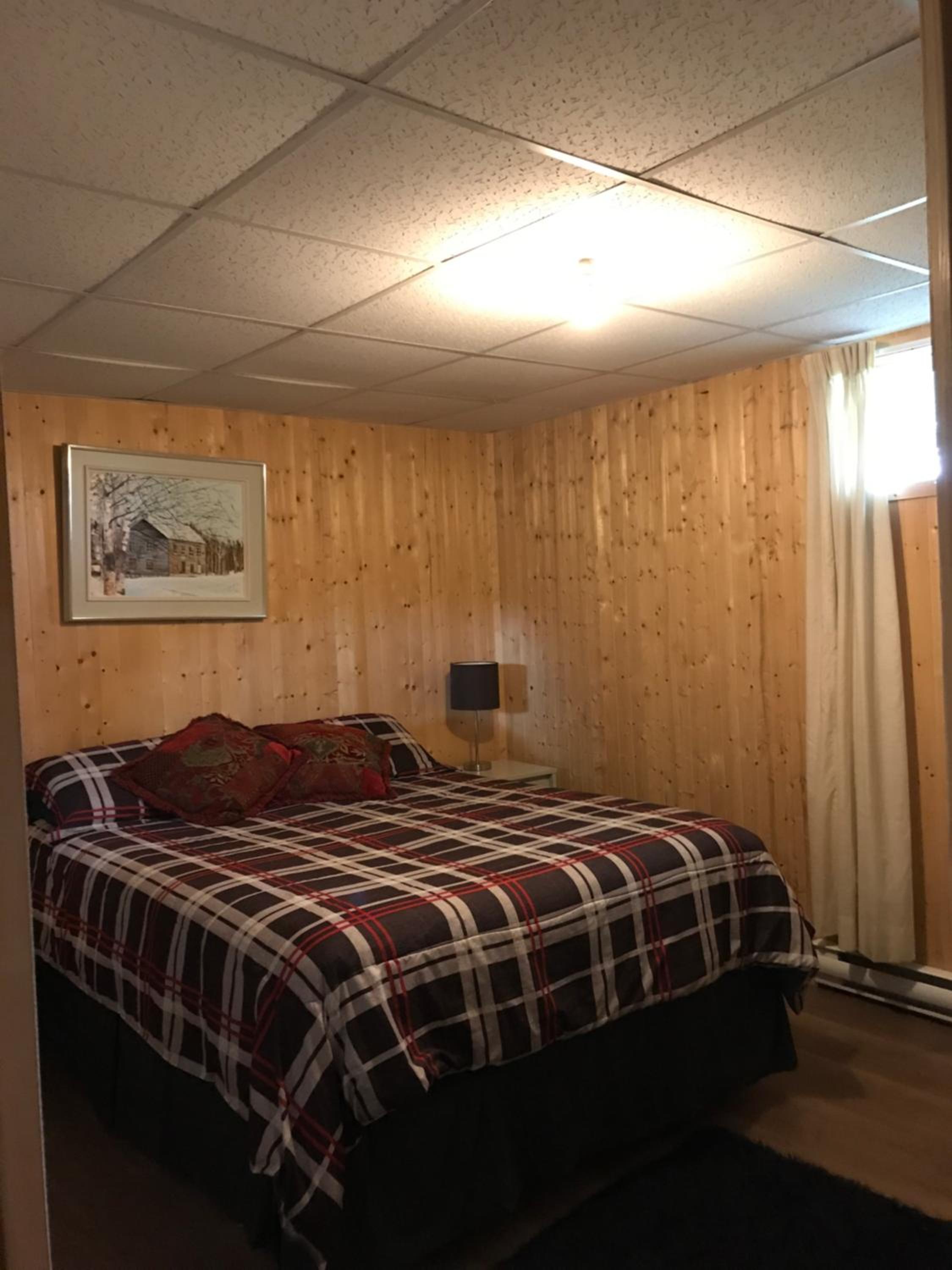Queen Room photo 2
