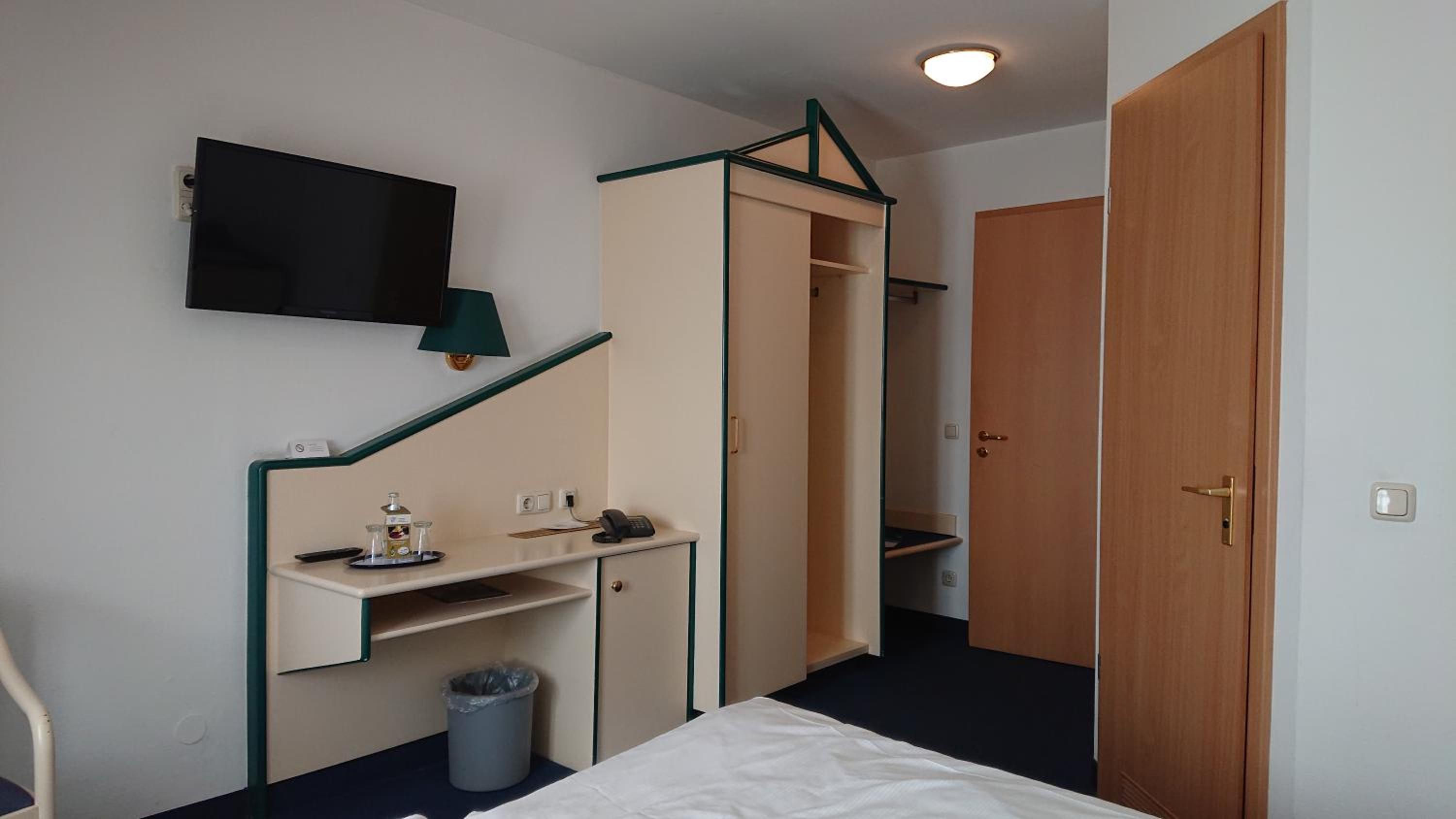 Economy Double Room photo 2