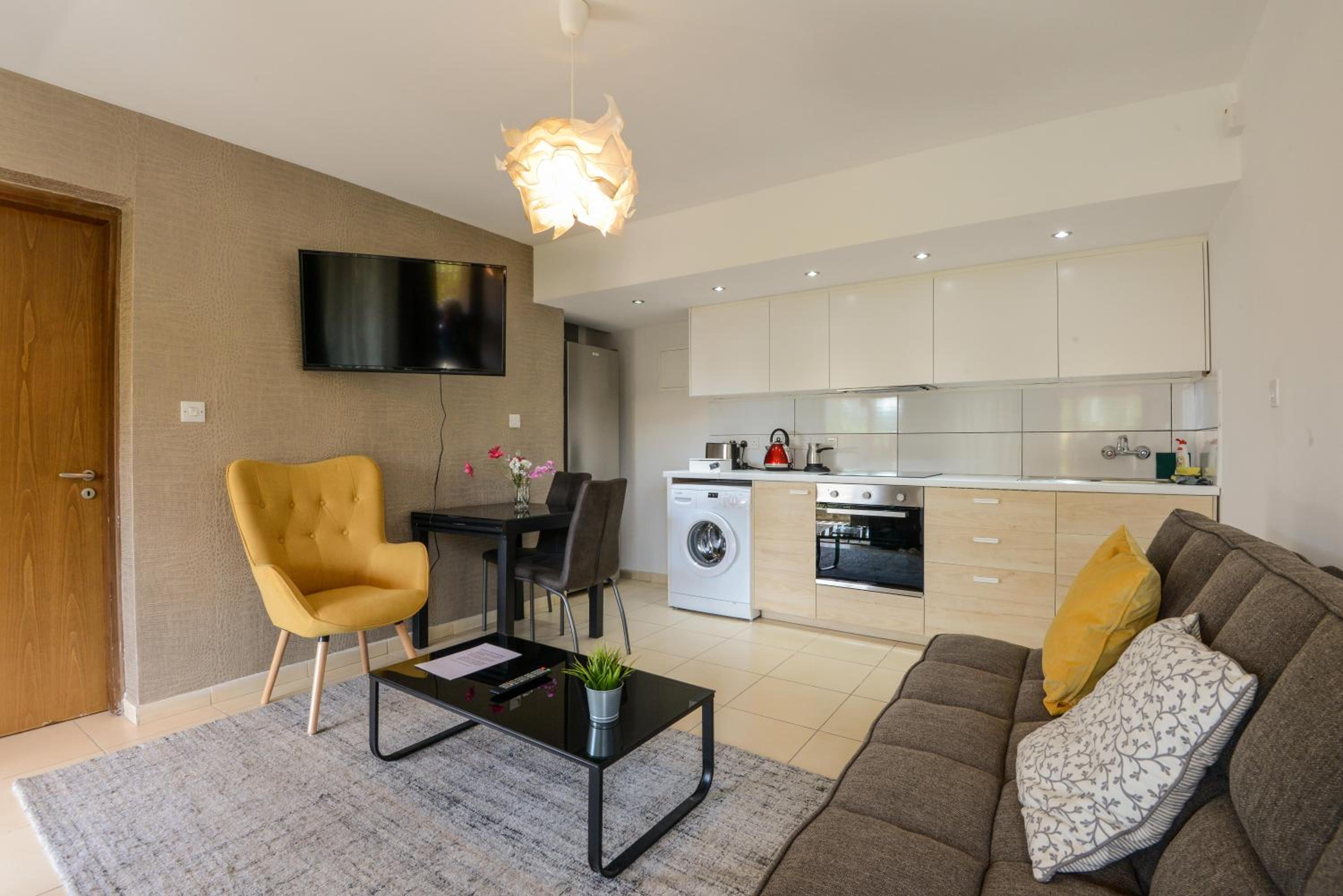 One-Bedroom House photo 1