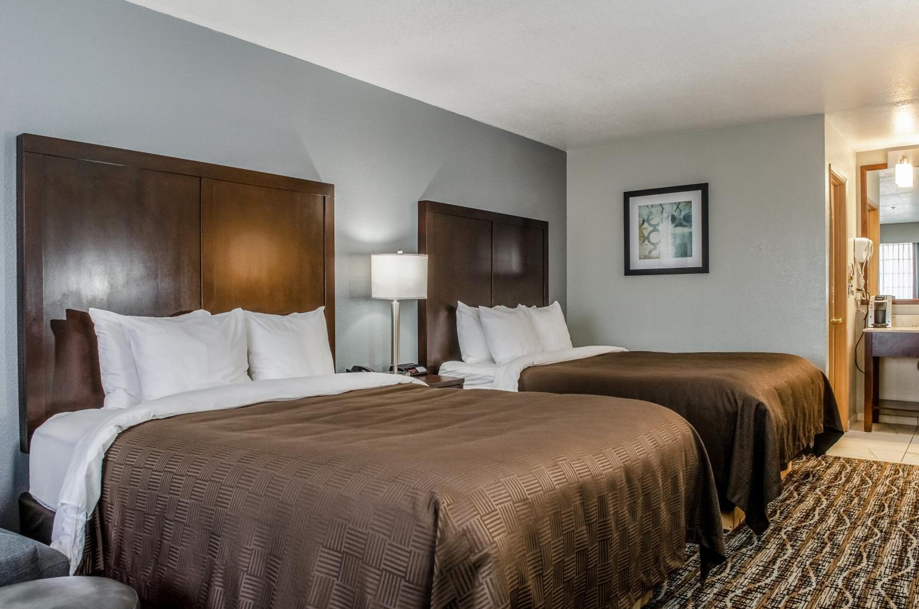 Queen Room with Two Queen Beds - Non-Smoking - Photo 1