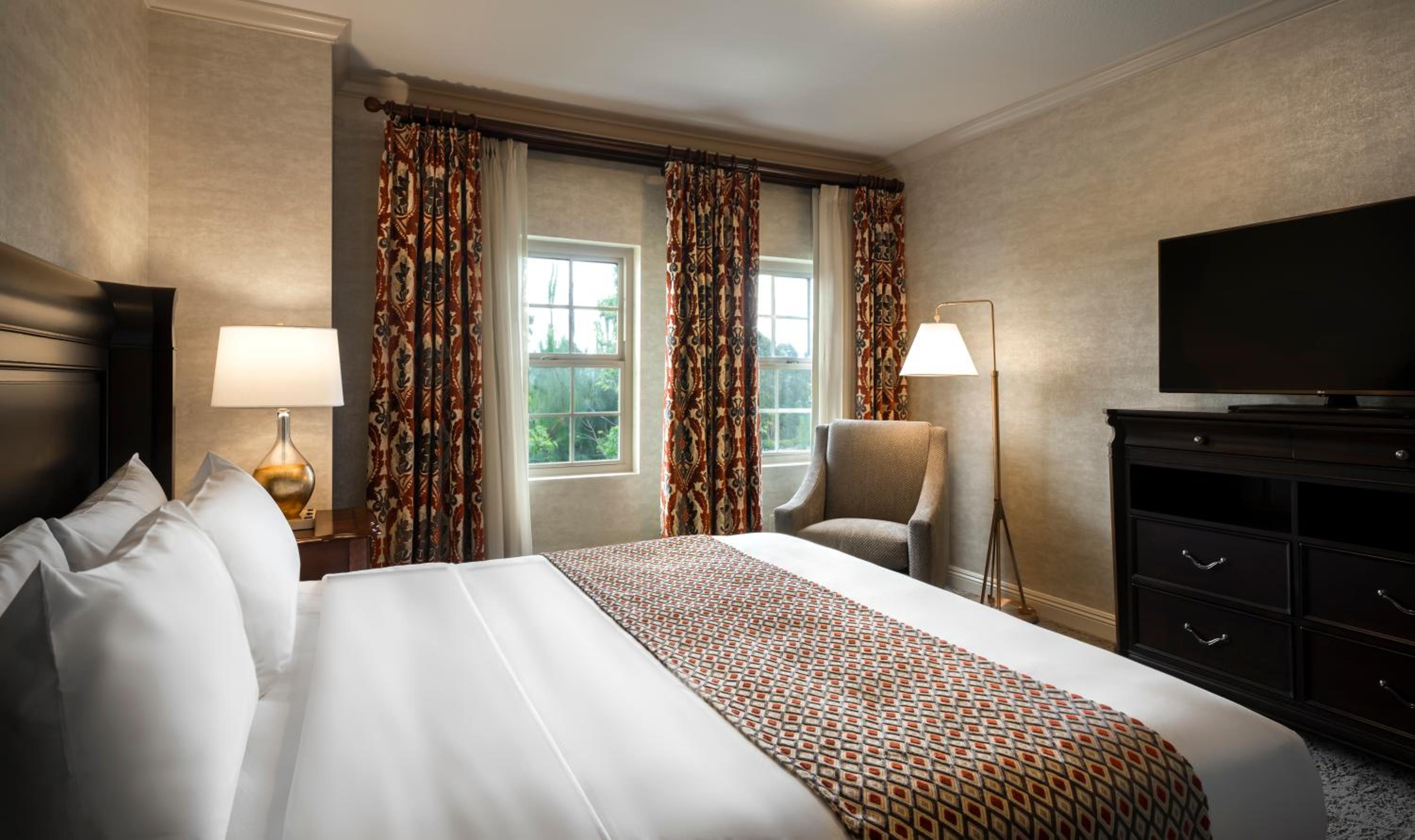Executive Suite - Photo 1