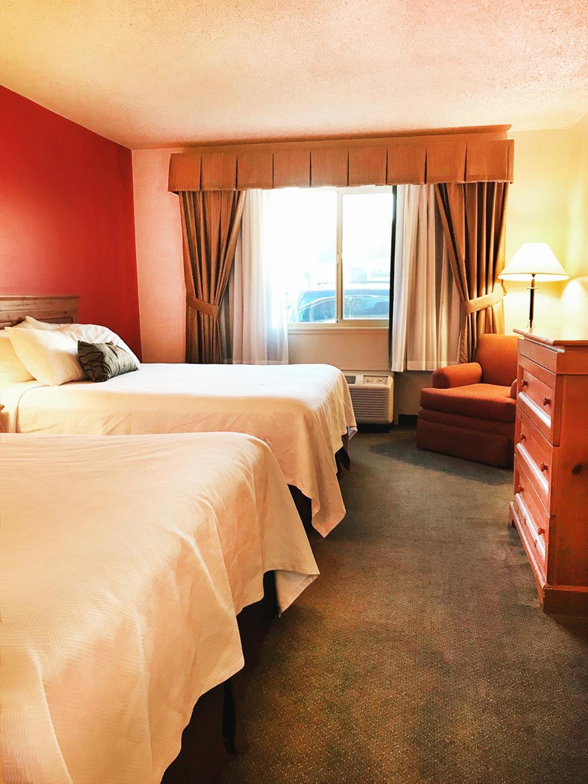 Deluxe Queen Room with Two Queen Beds - Photo 3
