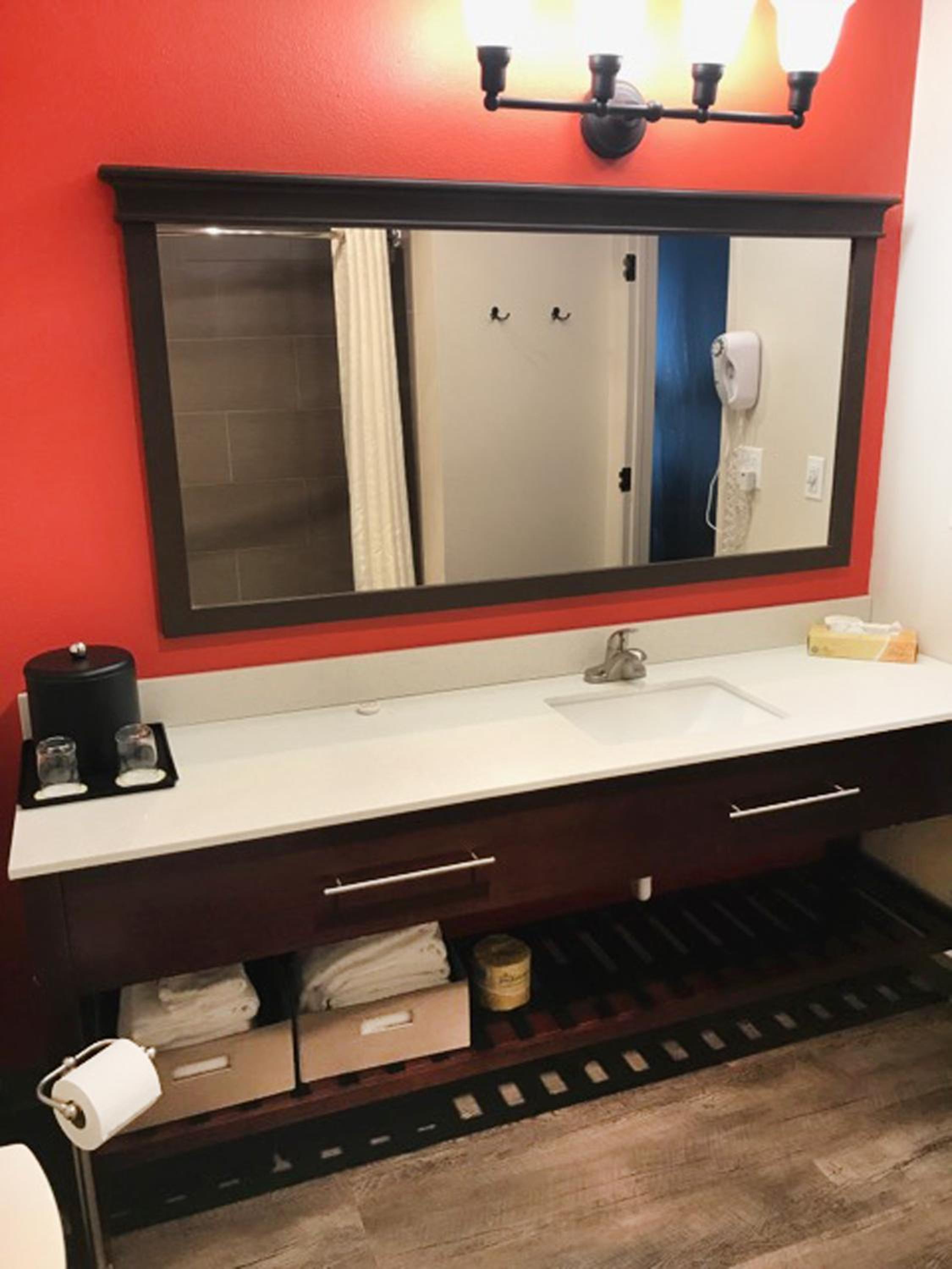 Deluxe King Room - Photo 3