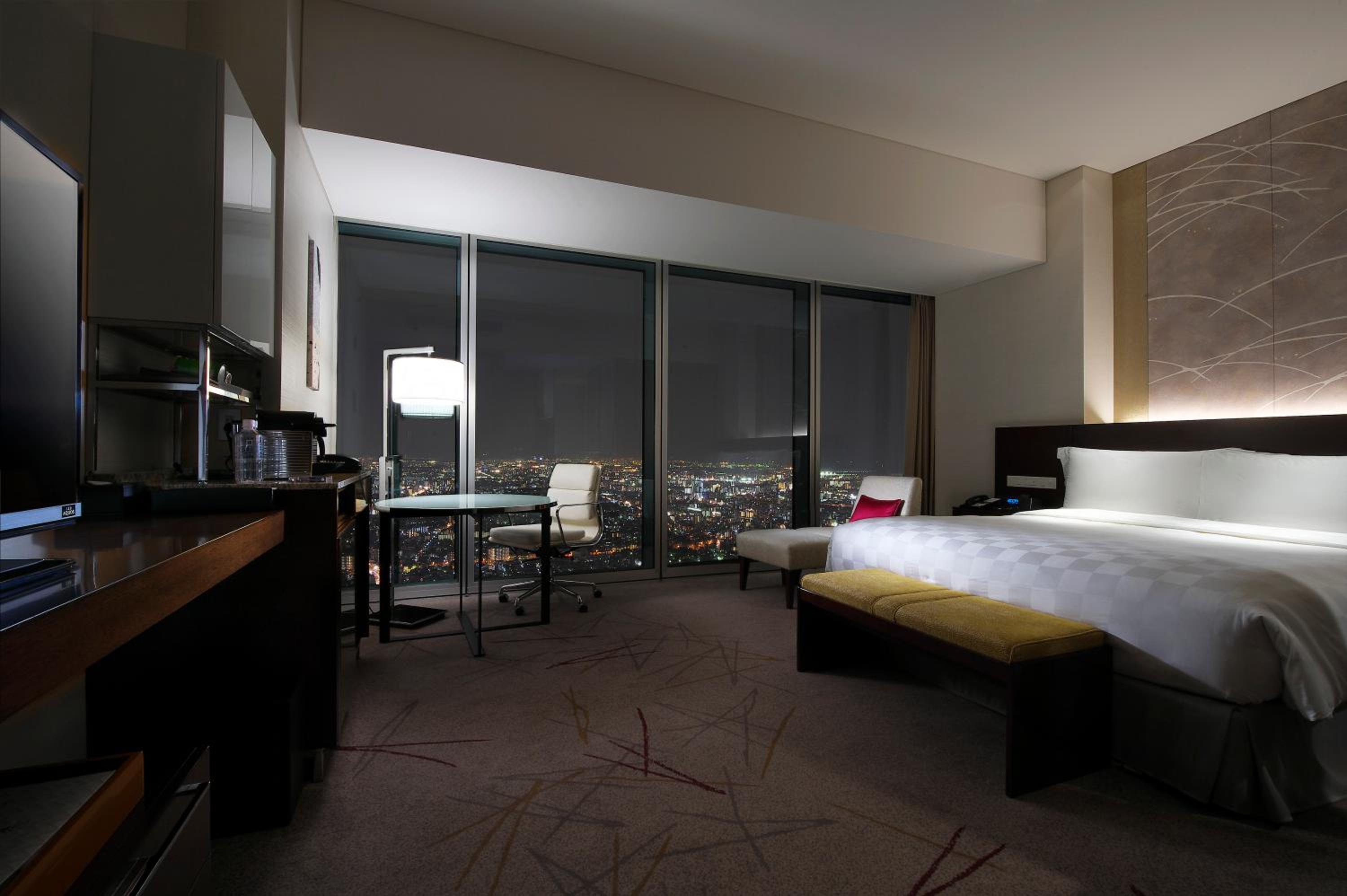 Deluxe King Room Upper Floor - Non-Smoking photo 3