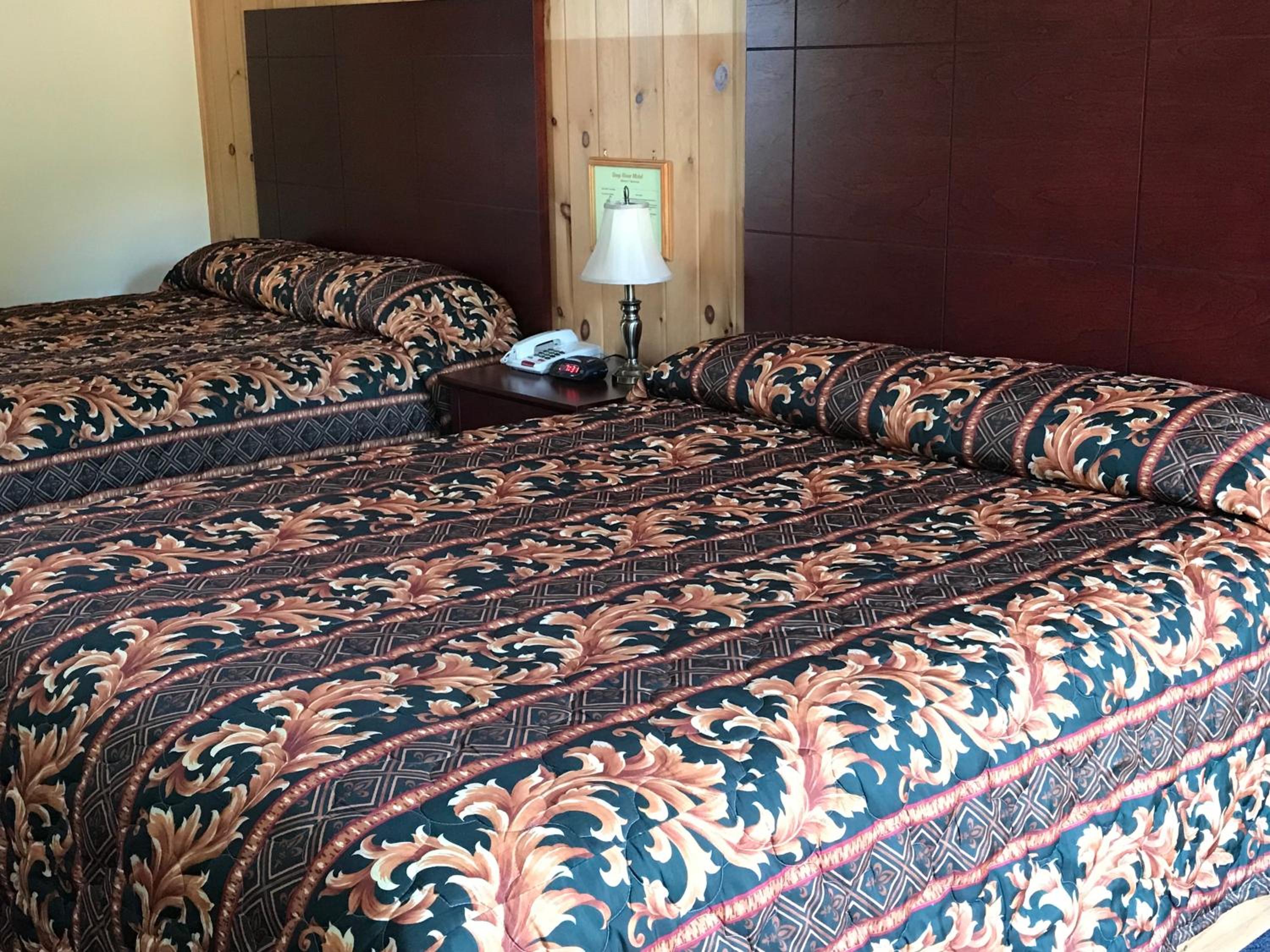 Queen Room with Two Queen Beds photo 2