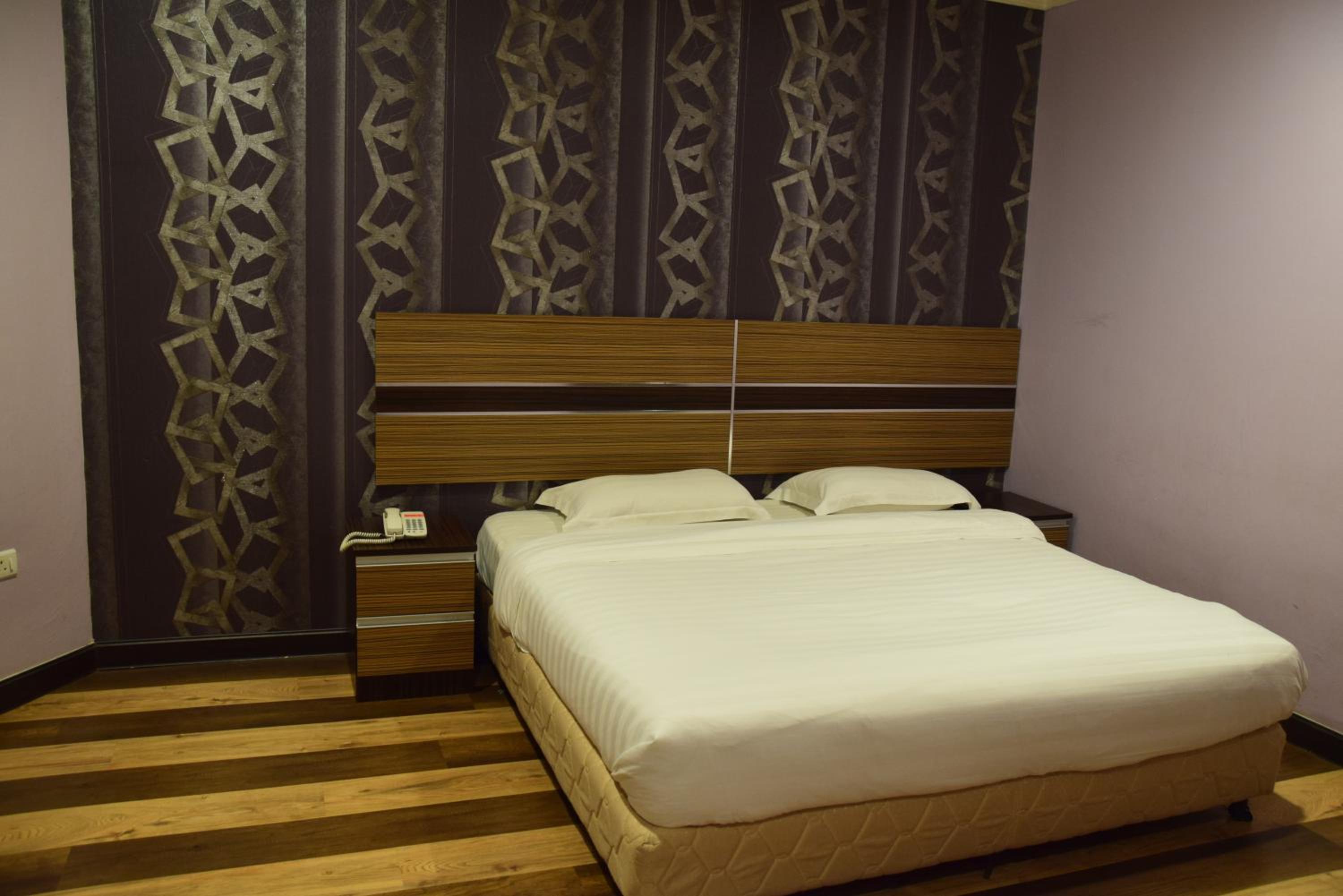 Deluxe King Room photo 2