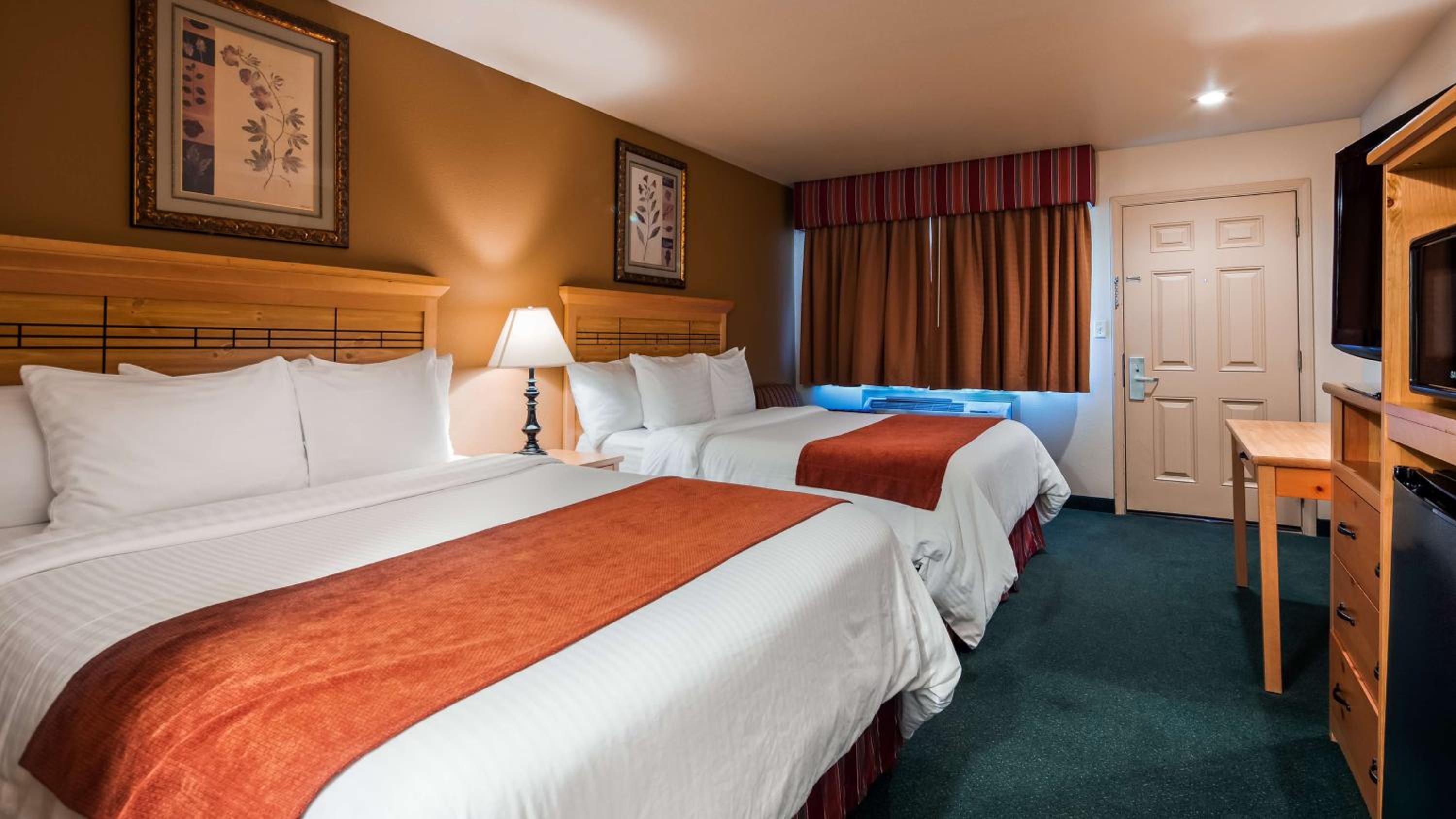 Queen Room with Two Queen Beds - Pet Friendly/Non-Smoking - Photo 1