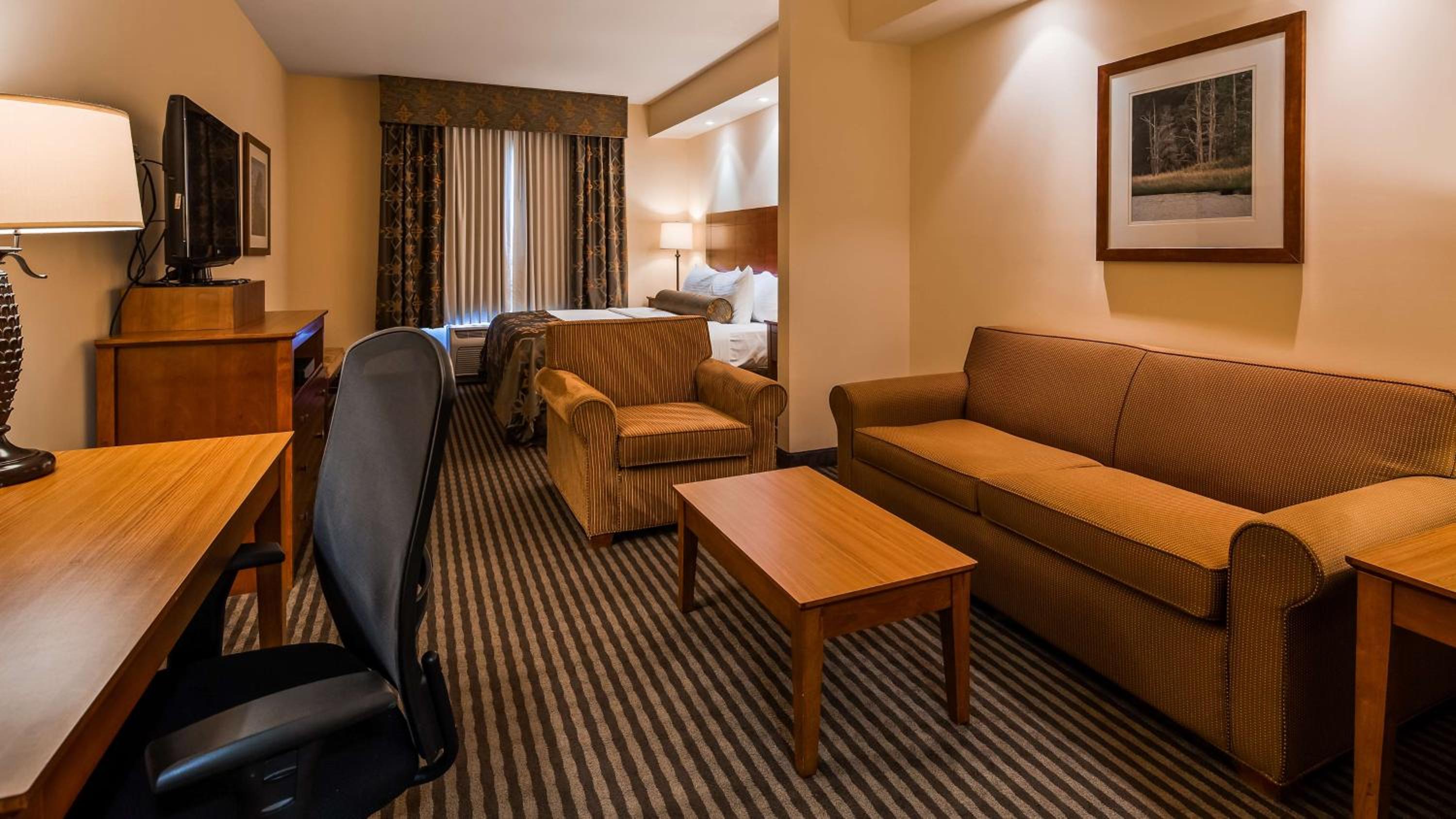 King Room - Non-Smoking - Photo 5