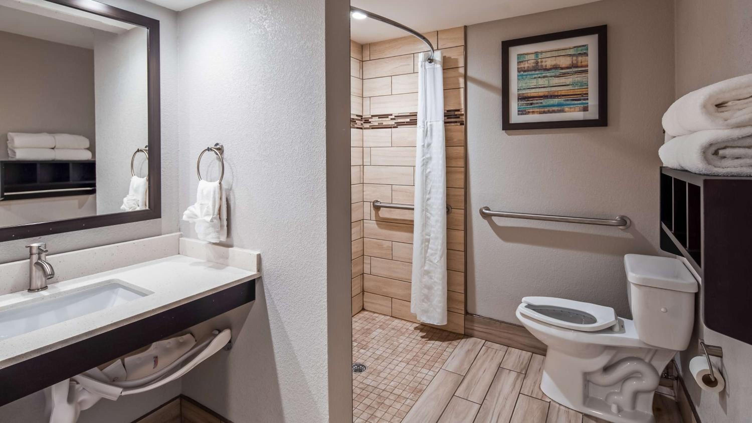 King Room with Roll-in Shower - Disability Access/Non-Smoking