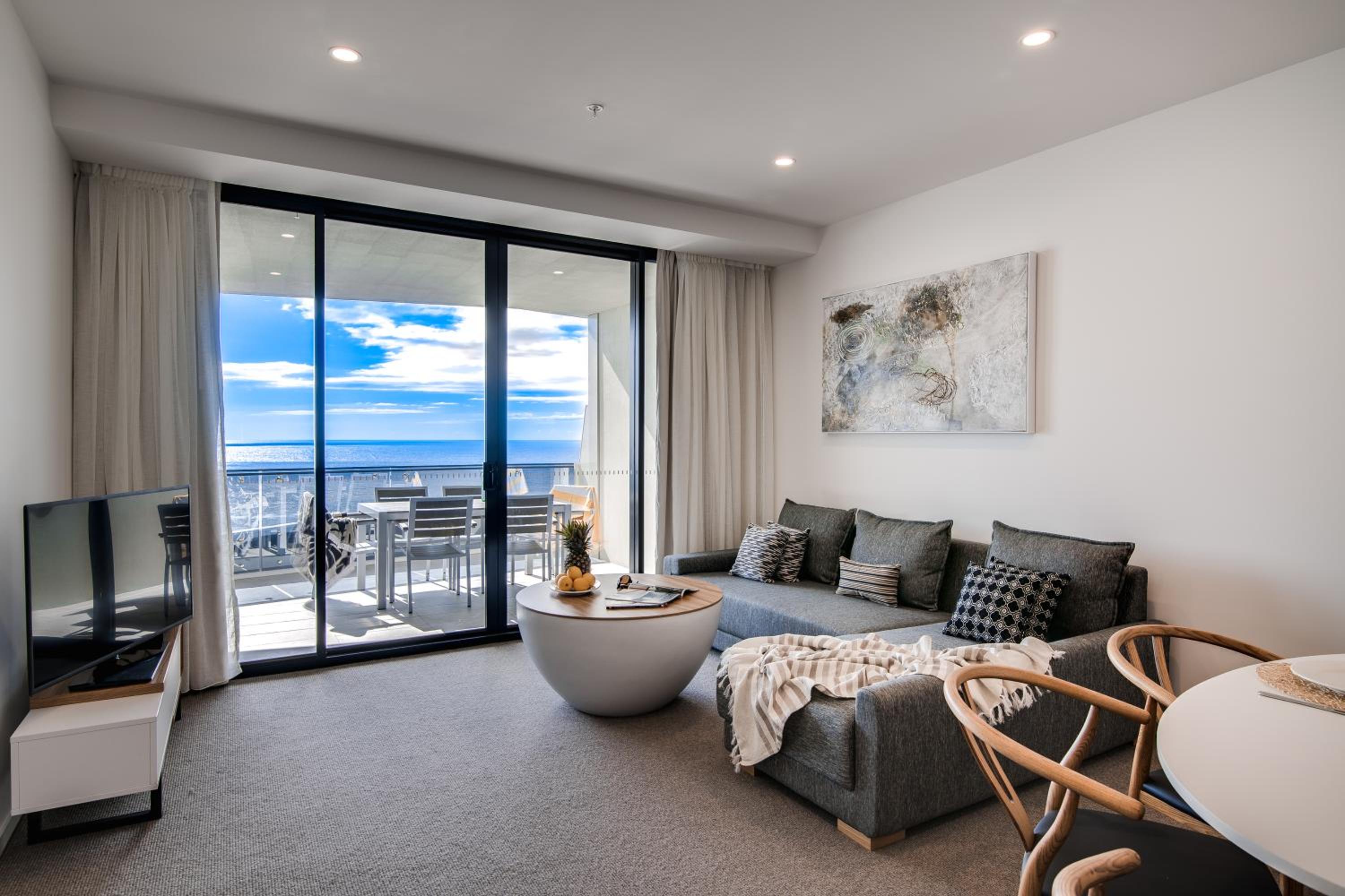 2 Bedroom Oceanfront High Apartment