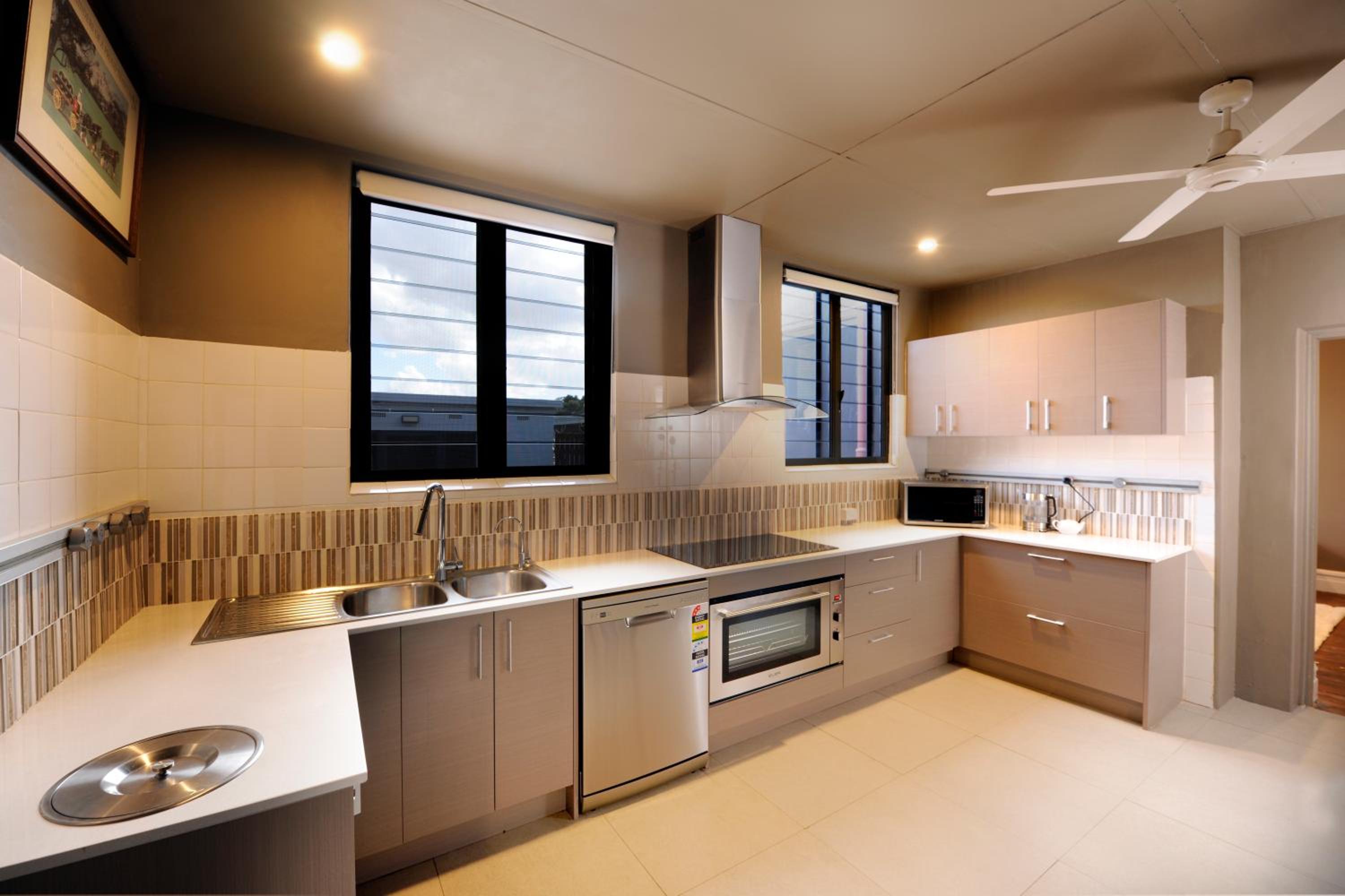 Three-Bedroom Apartment thumbnail 6