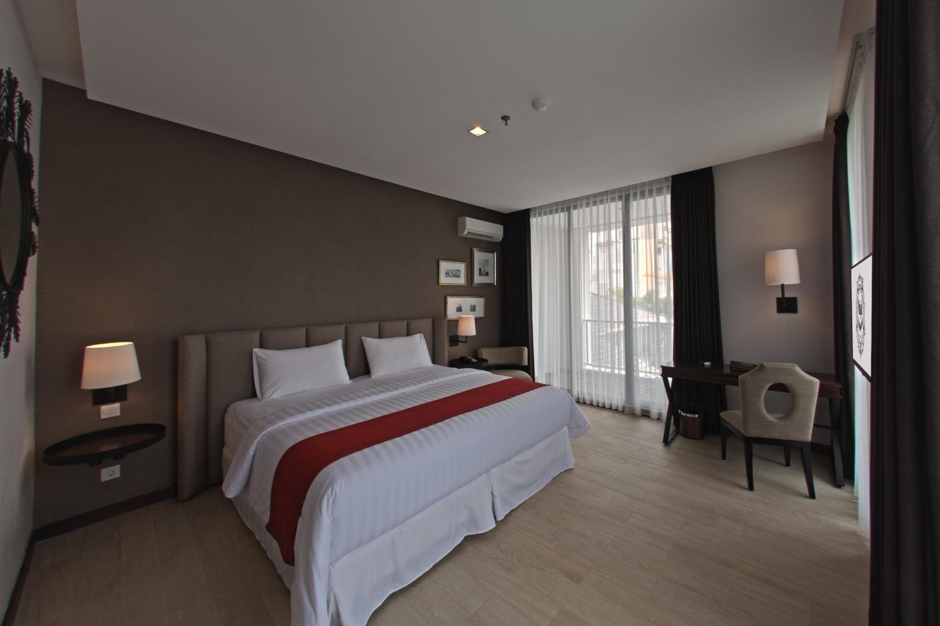 Deluxe King Room