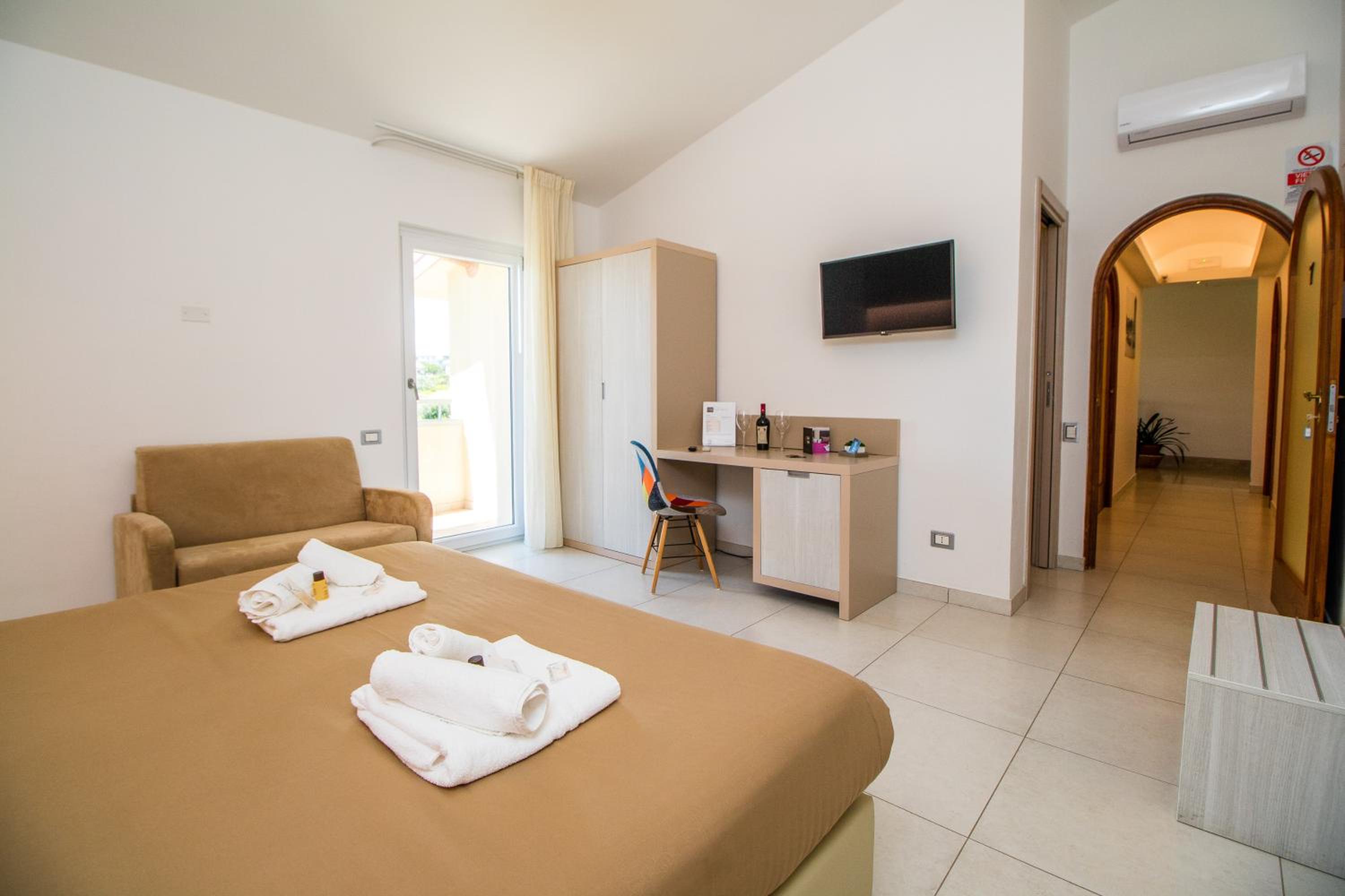 Deluxe Double or Twin Room with Balcony