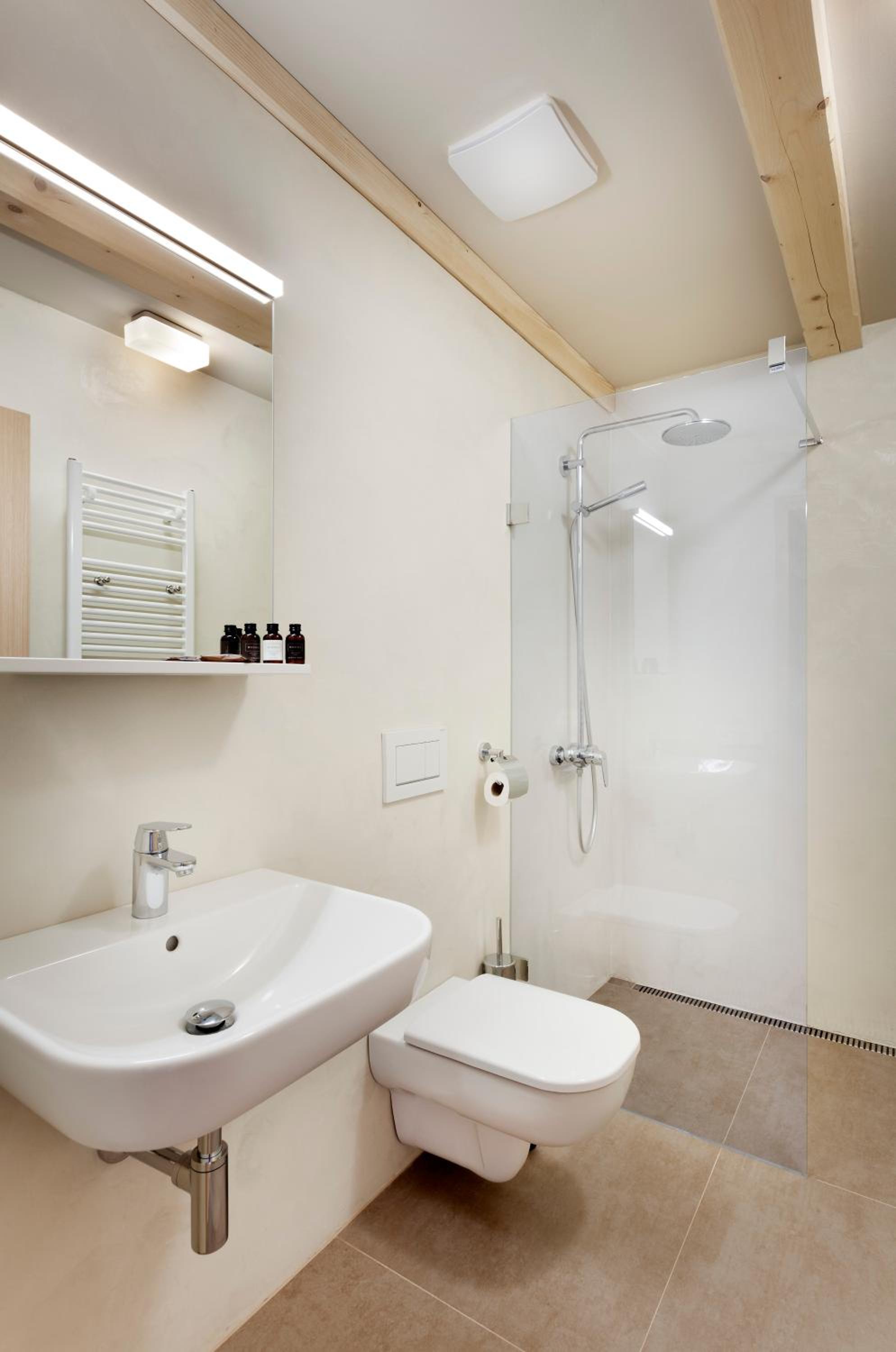 Double Room with Private Bathroom - Photo 3