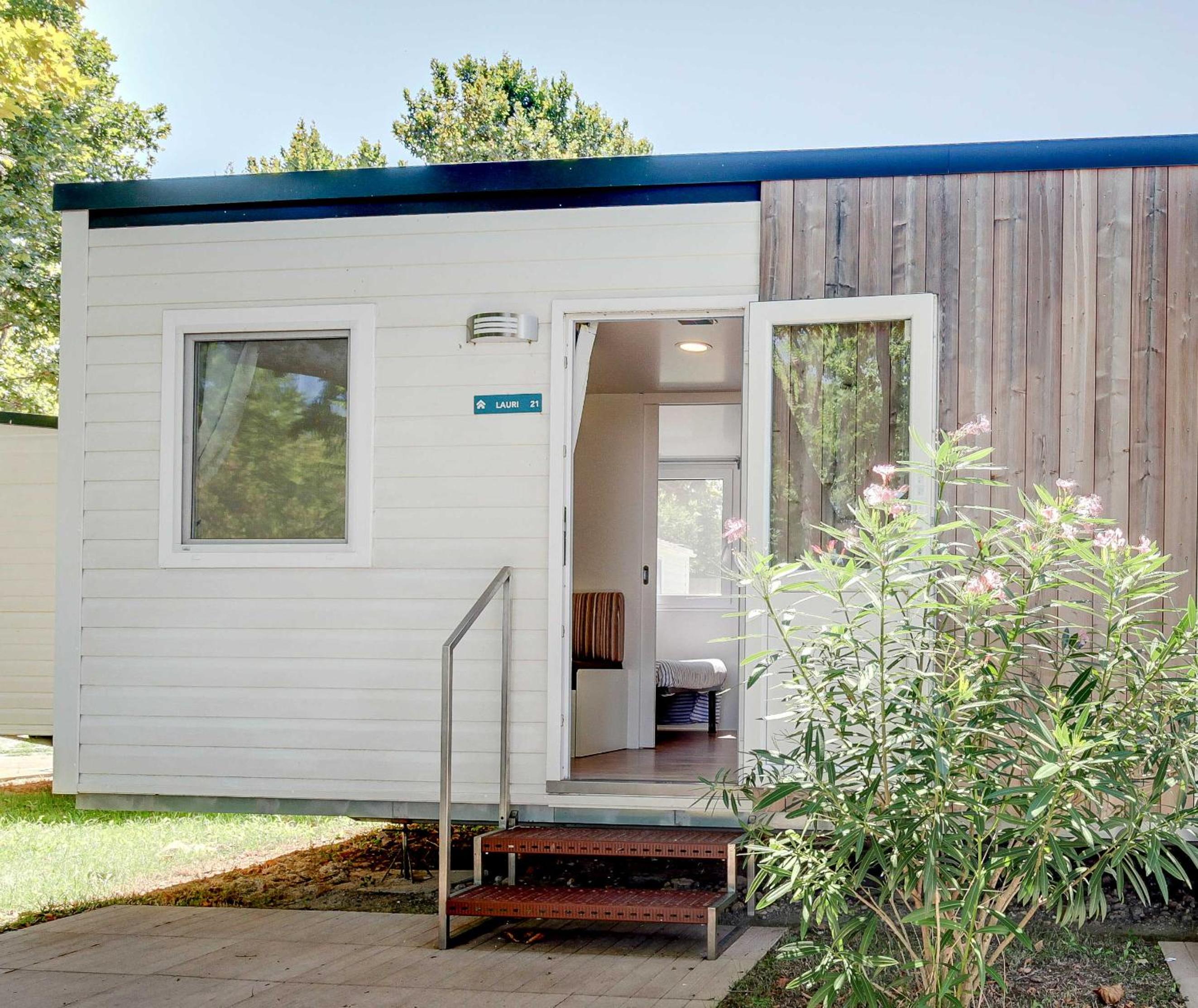 Mobile Home with Kitchenette (3 Adults) photo 3