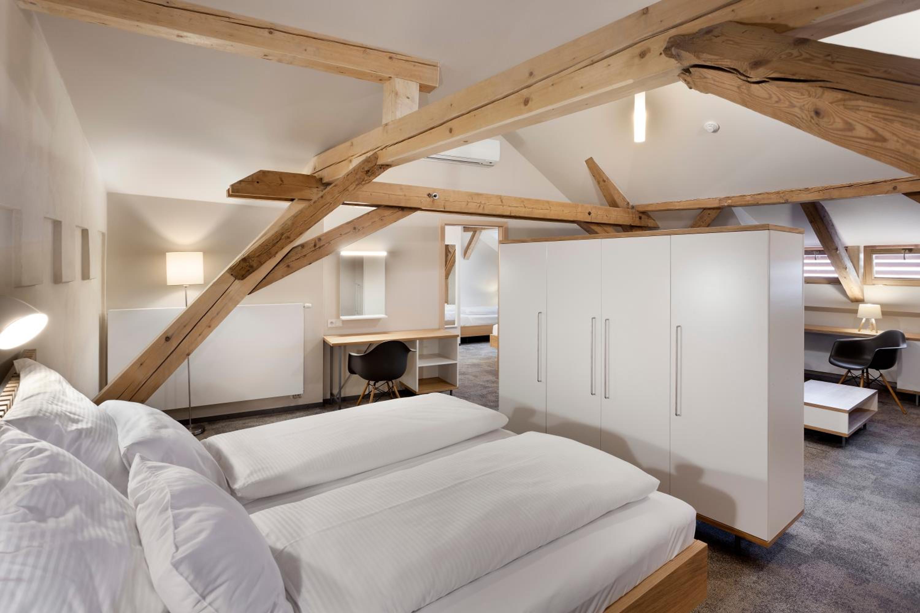 Deluxe Suite - Photo 5