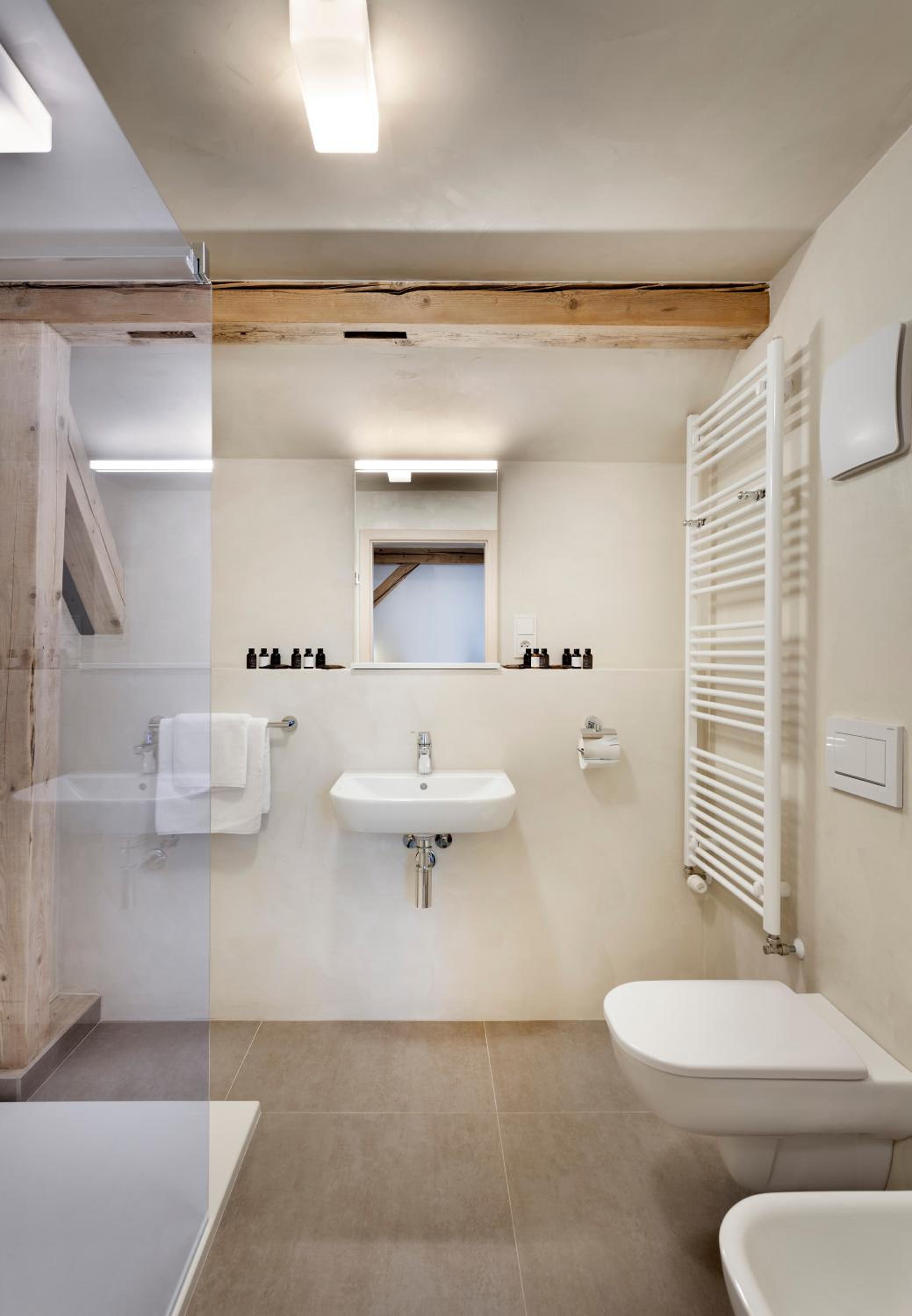 Deluxe Suite - Photo 3