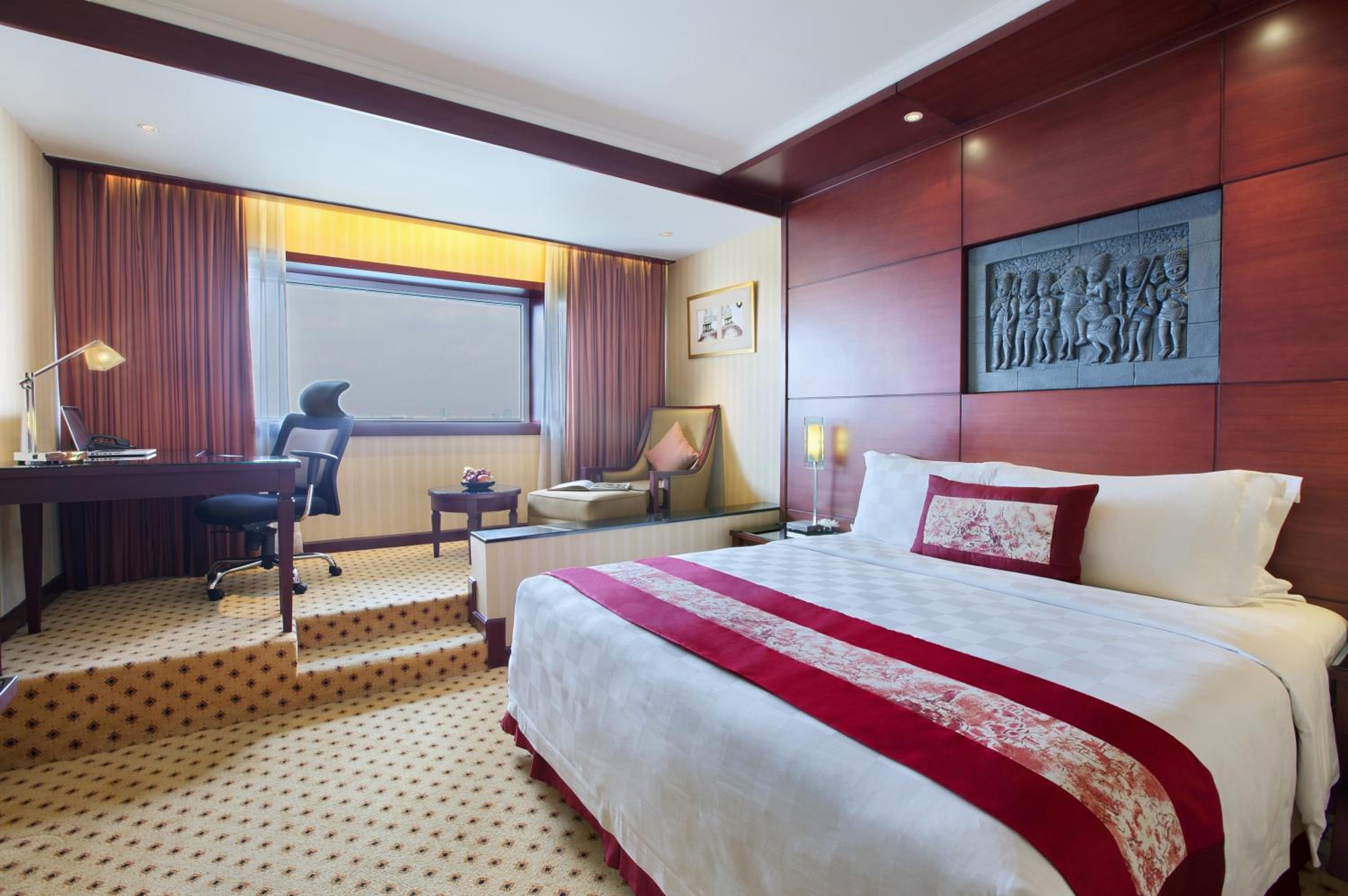 Premier Deluxe King room - Photo 1