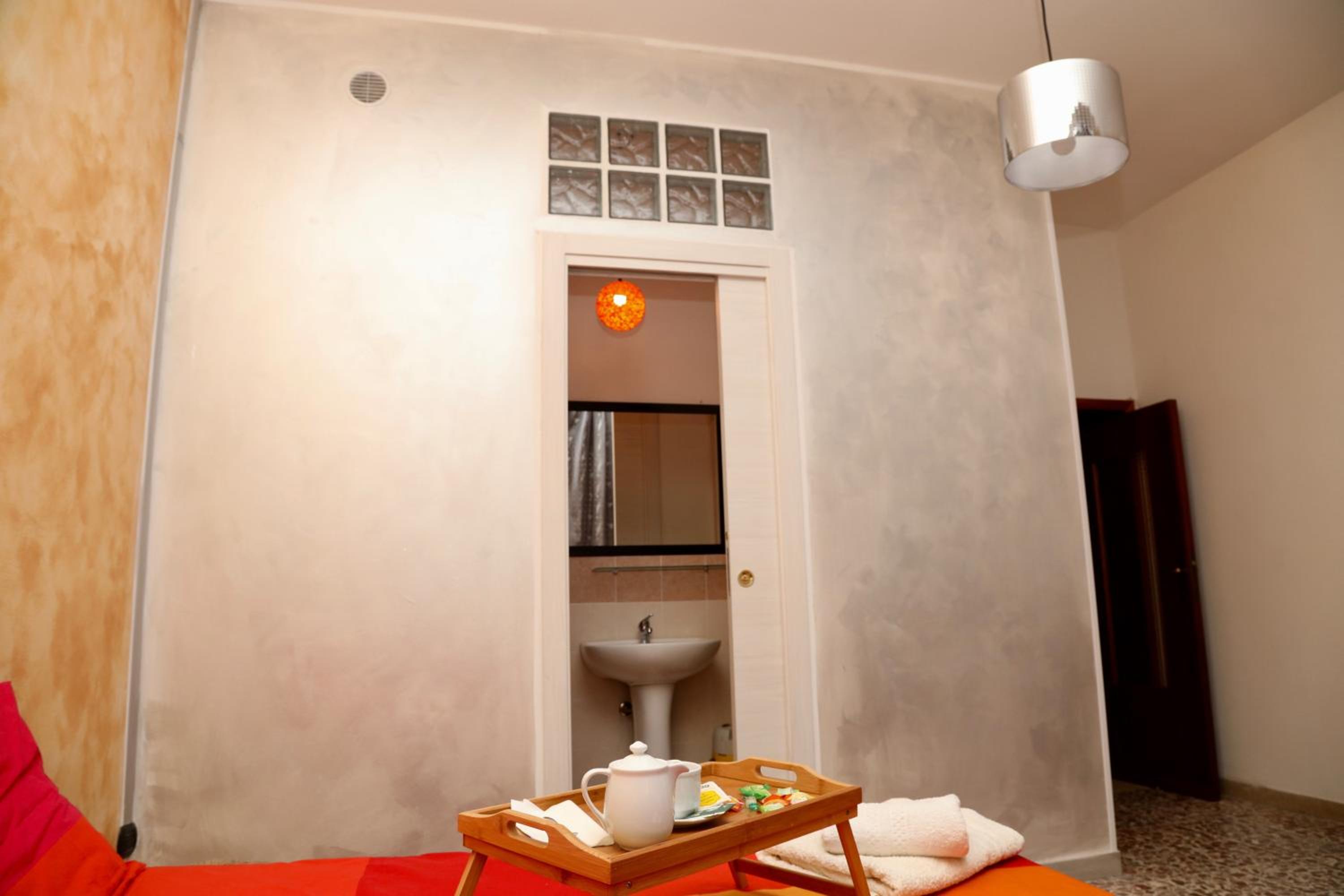 Double Room with Private Internal Bathroom - Photo 1