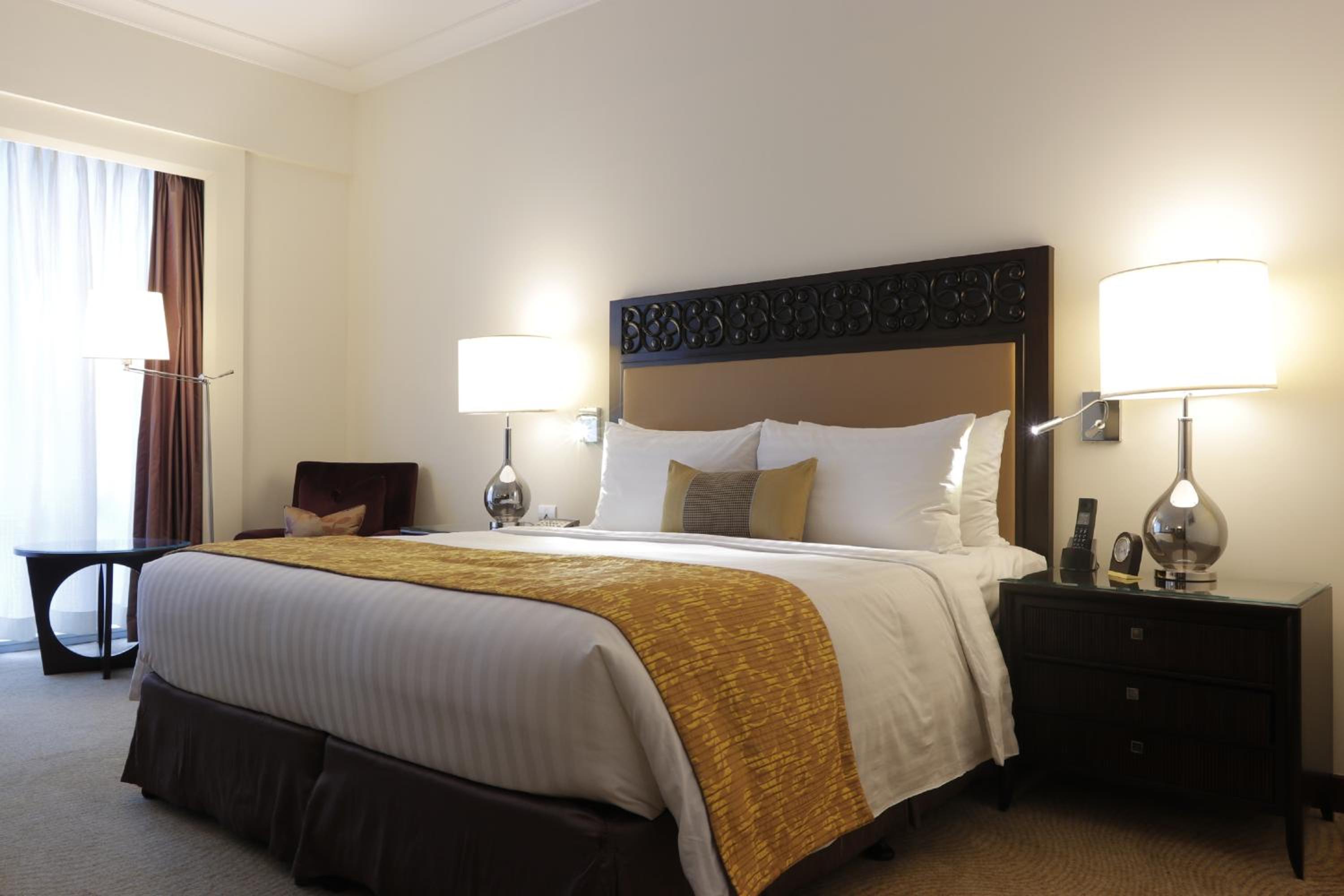 Deluxe King Room - Pool View
