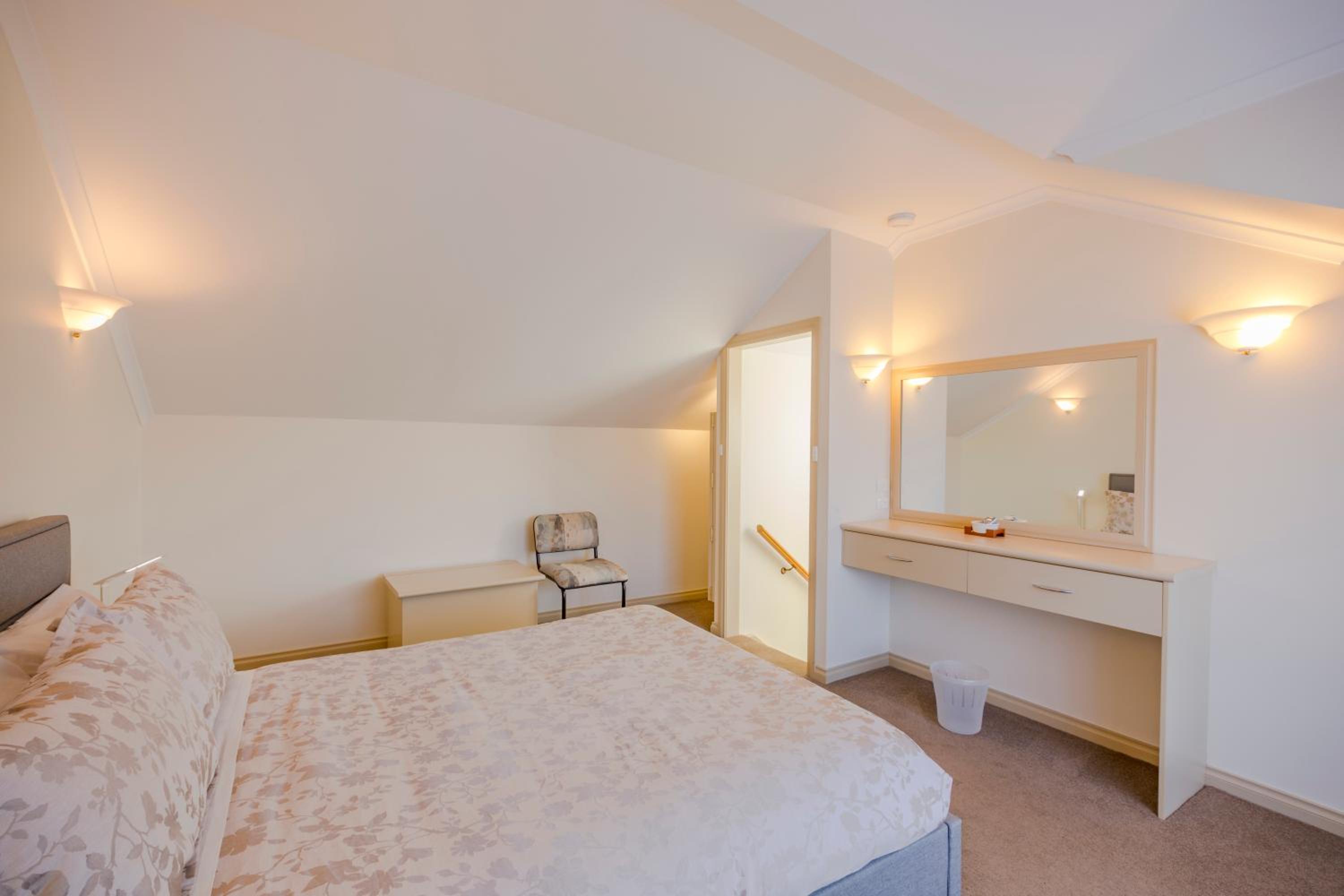 Queen Room with Water View (22) - Photo 4
