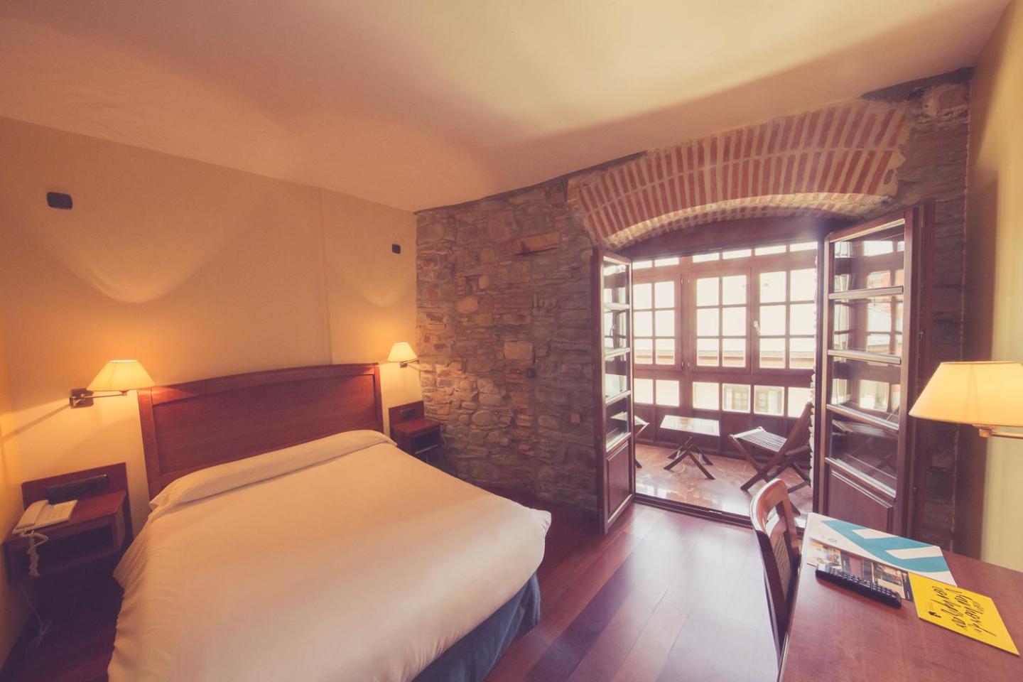 Double or Twin Room - Photo 10