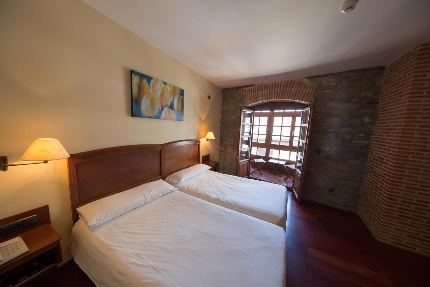 Double or Twin Room - Photo 12
