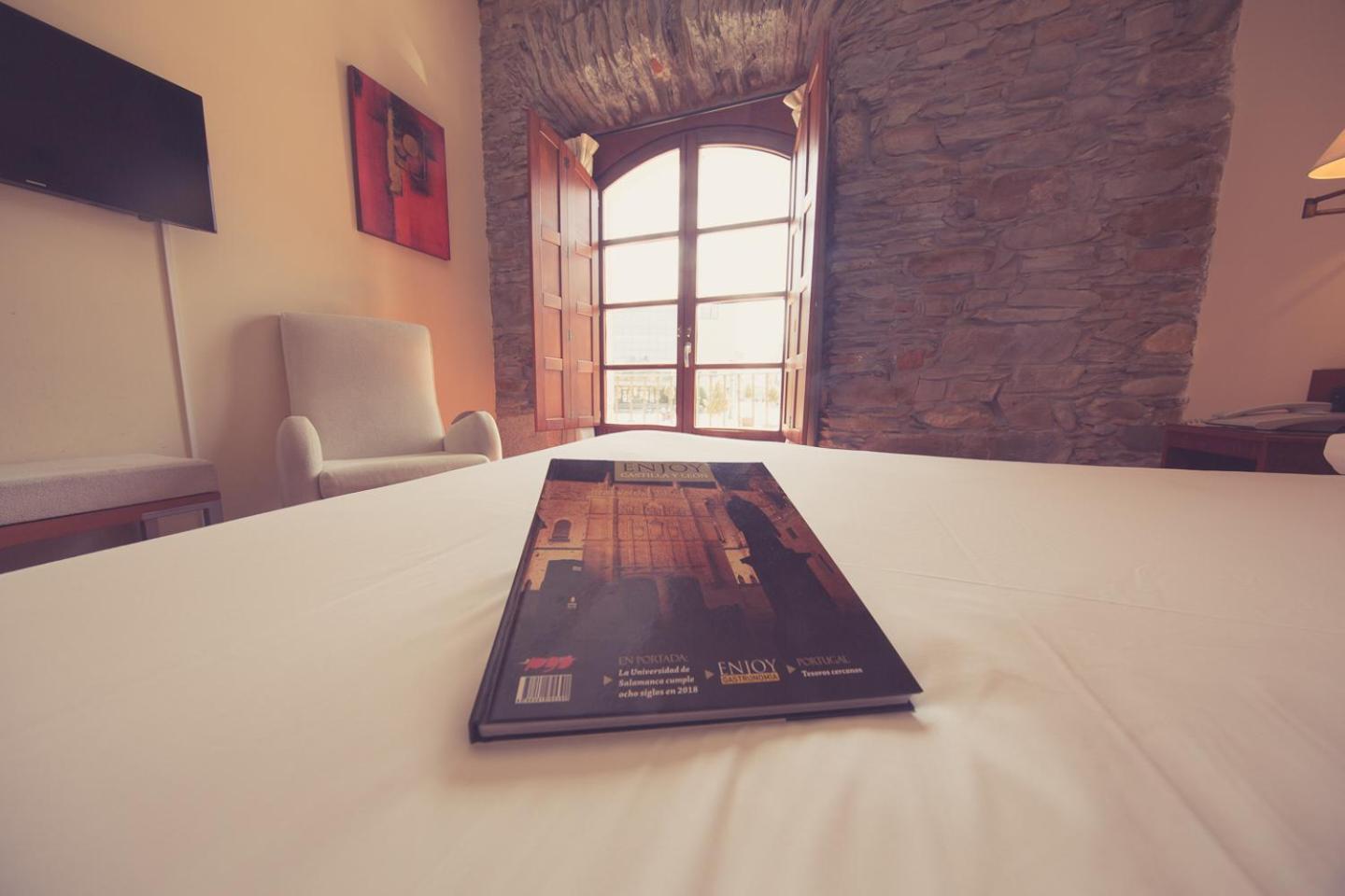 Double or Twin Room - Photo 15