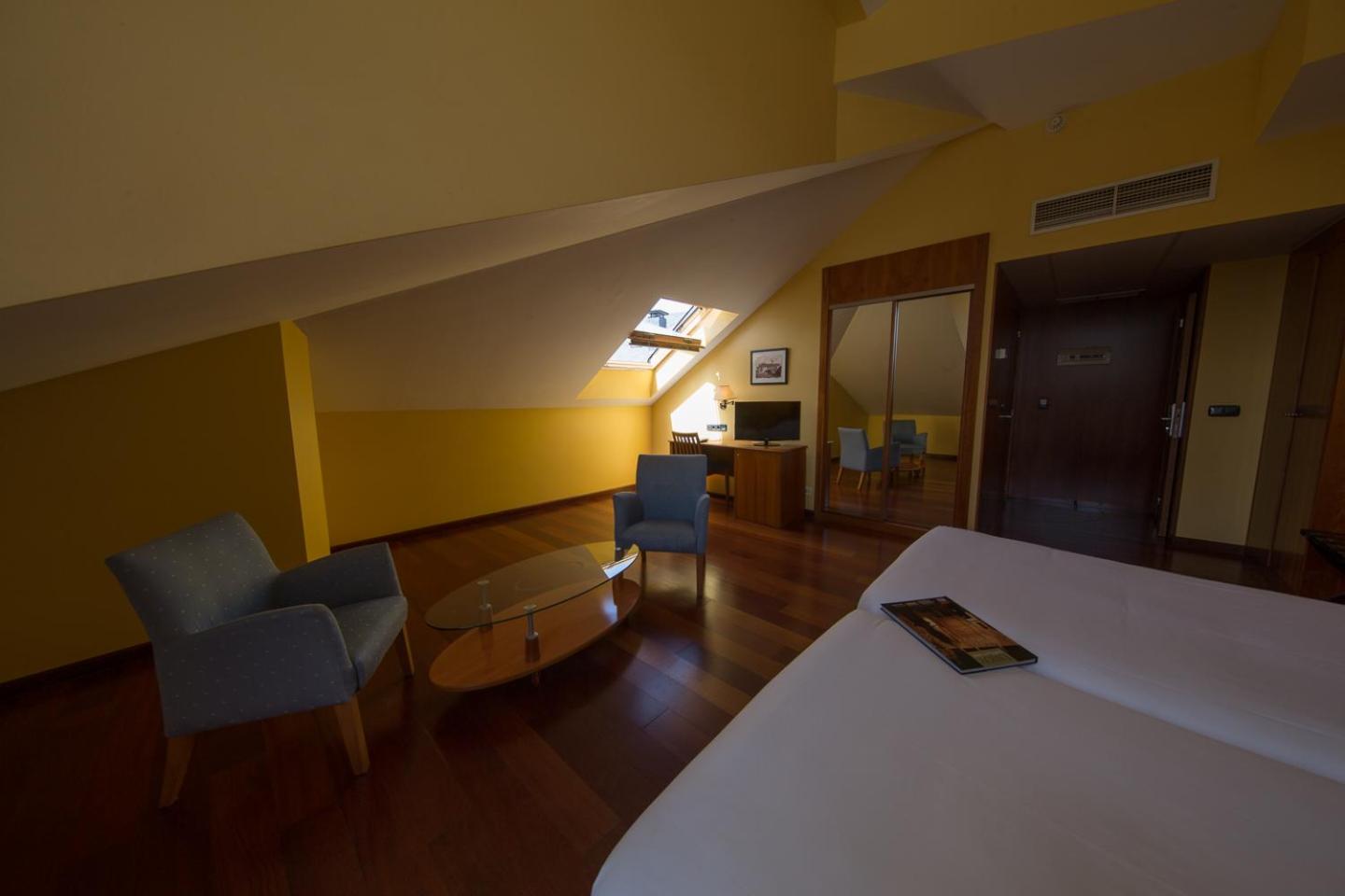 Double or Twin Room - Photo 14