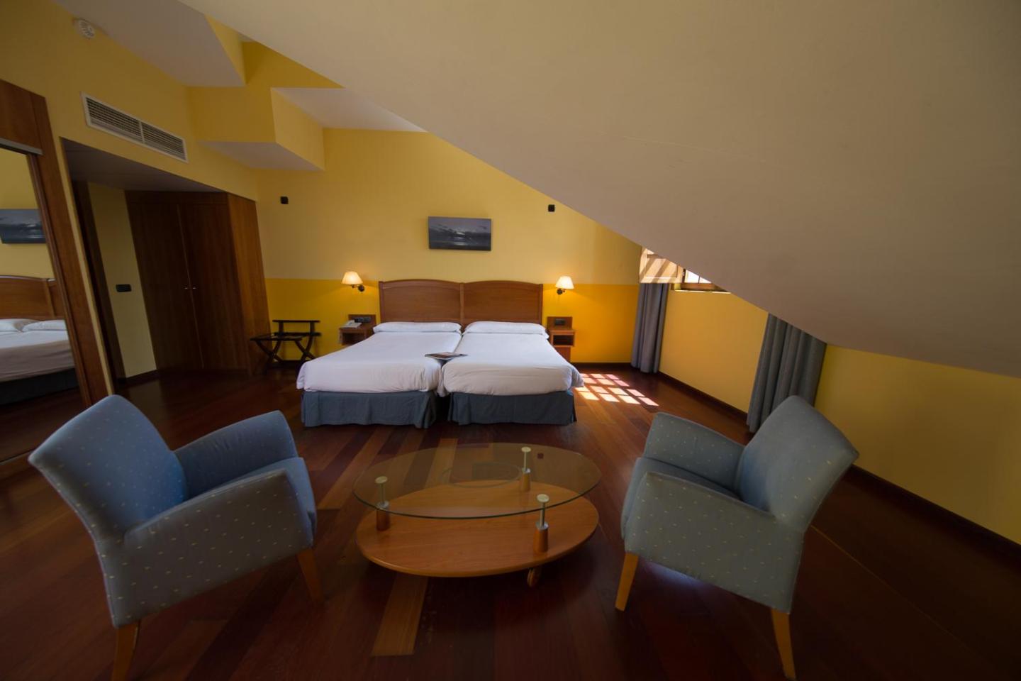 Double or Twin Room - Photo 11