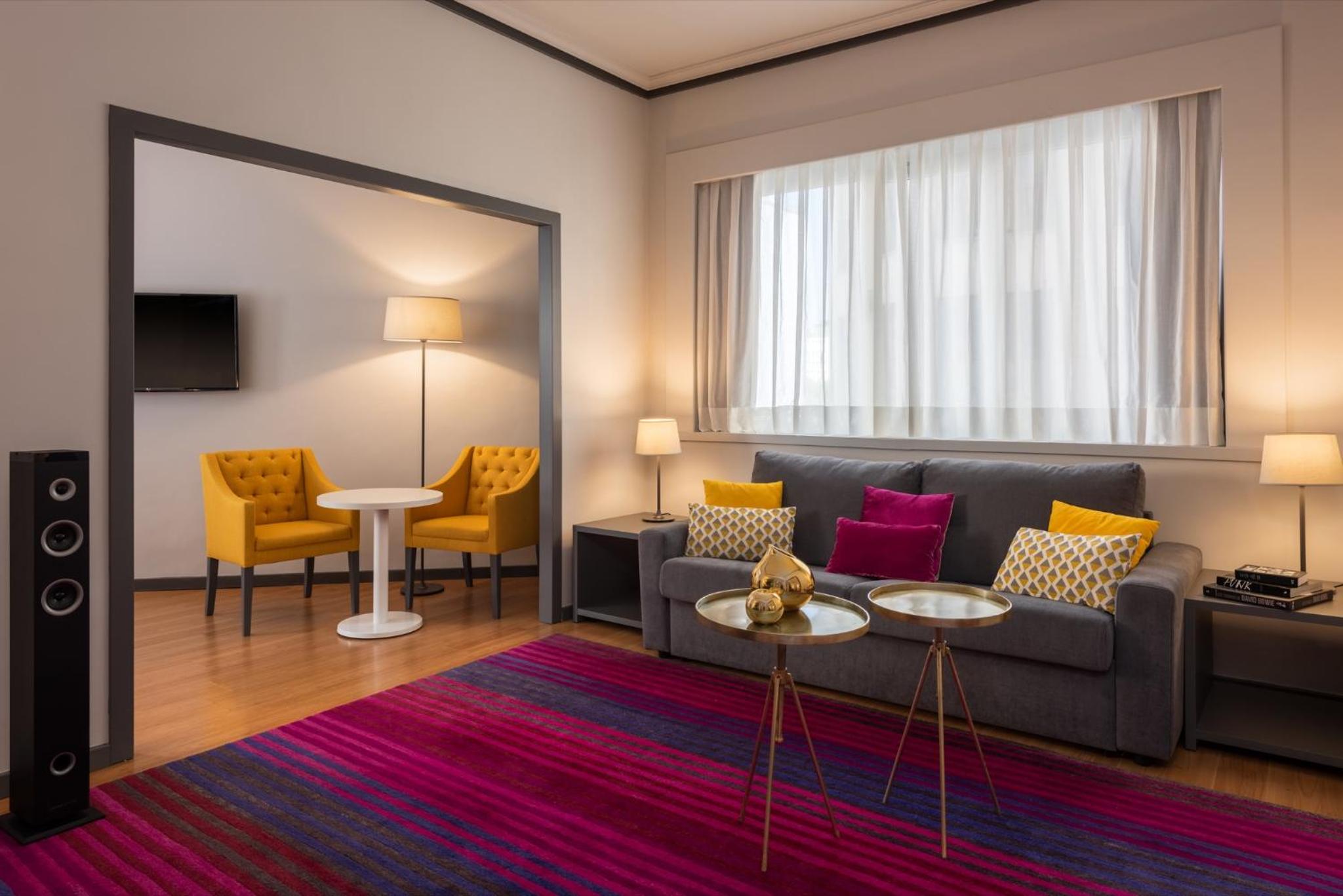 Premium Room Gran Via View - Photo 7