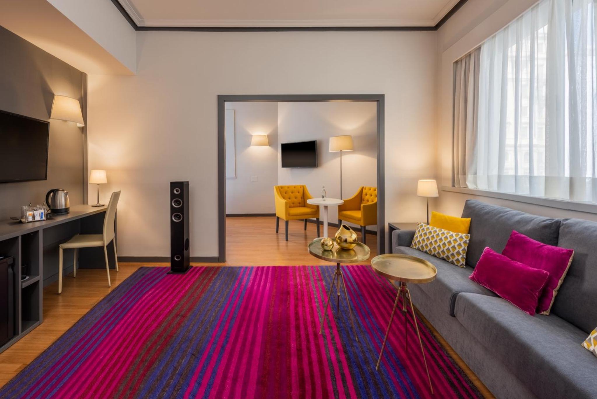 Premium Room Gran Via View - Photo 3