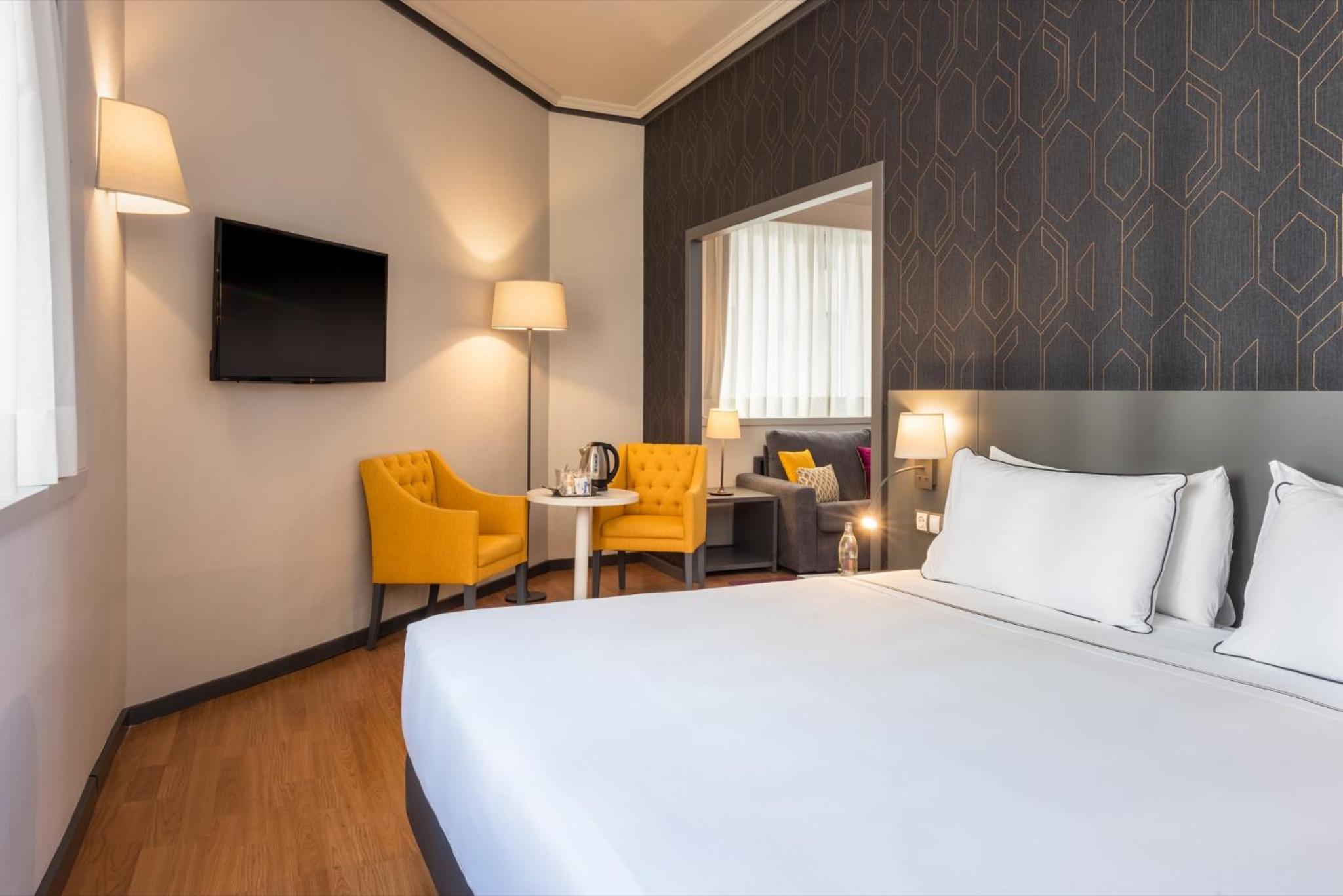 Premium Room Gran Via View - Photo 6