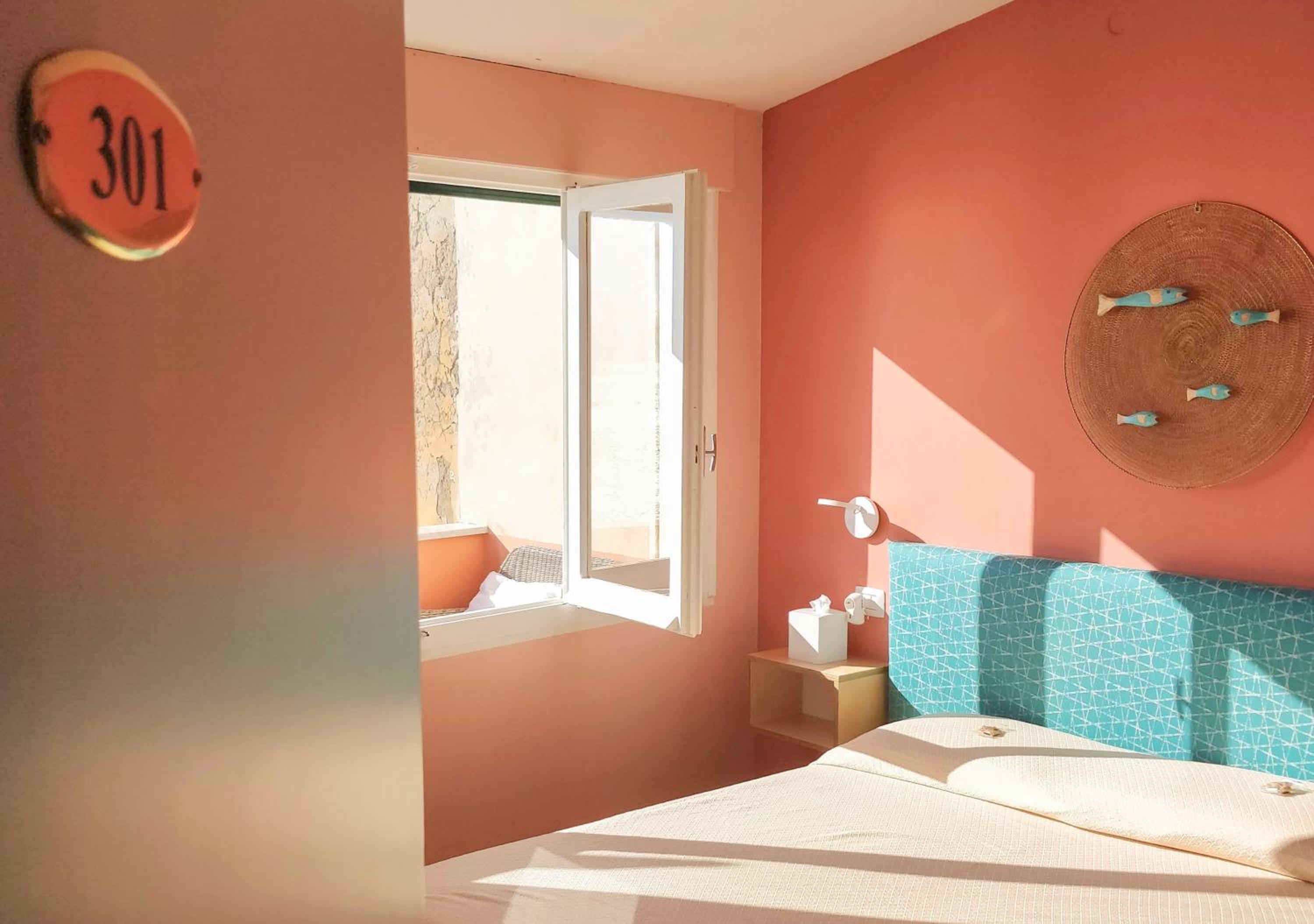 Deluxe Double Room with Balcony and Sea View - Photo 36