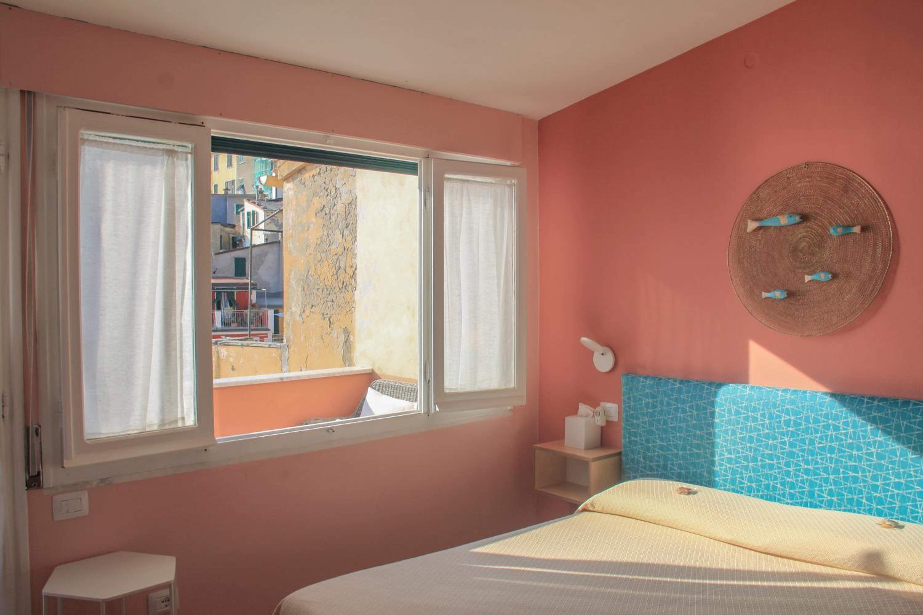 Deluxe Double Room with Balcony and Sea View - Photo 16