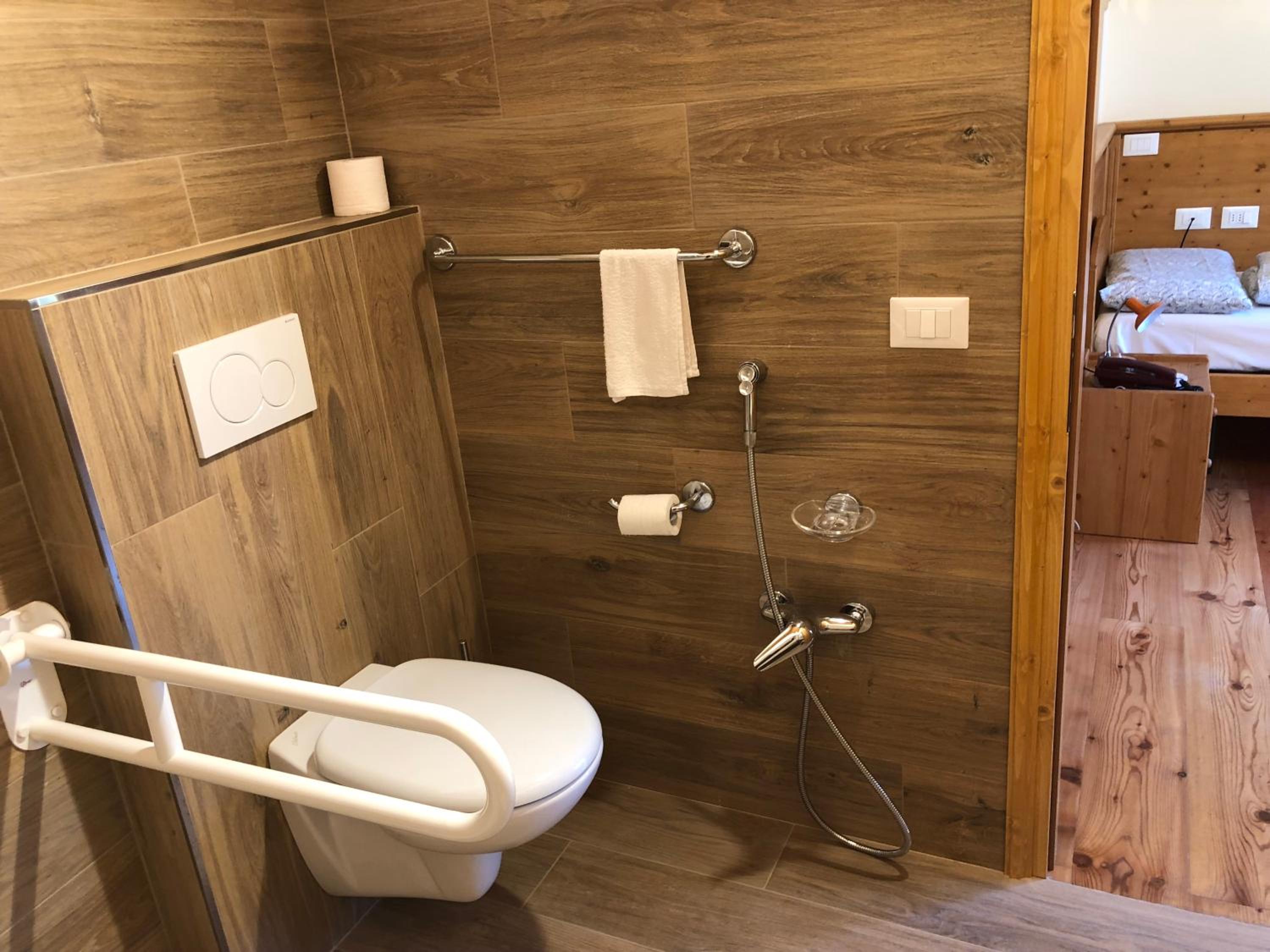 Deluxe Single Room with Balcony photo 2