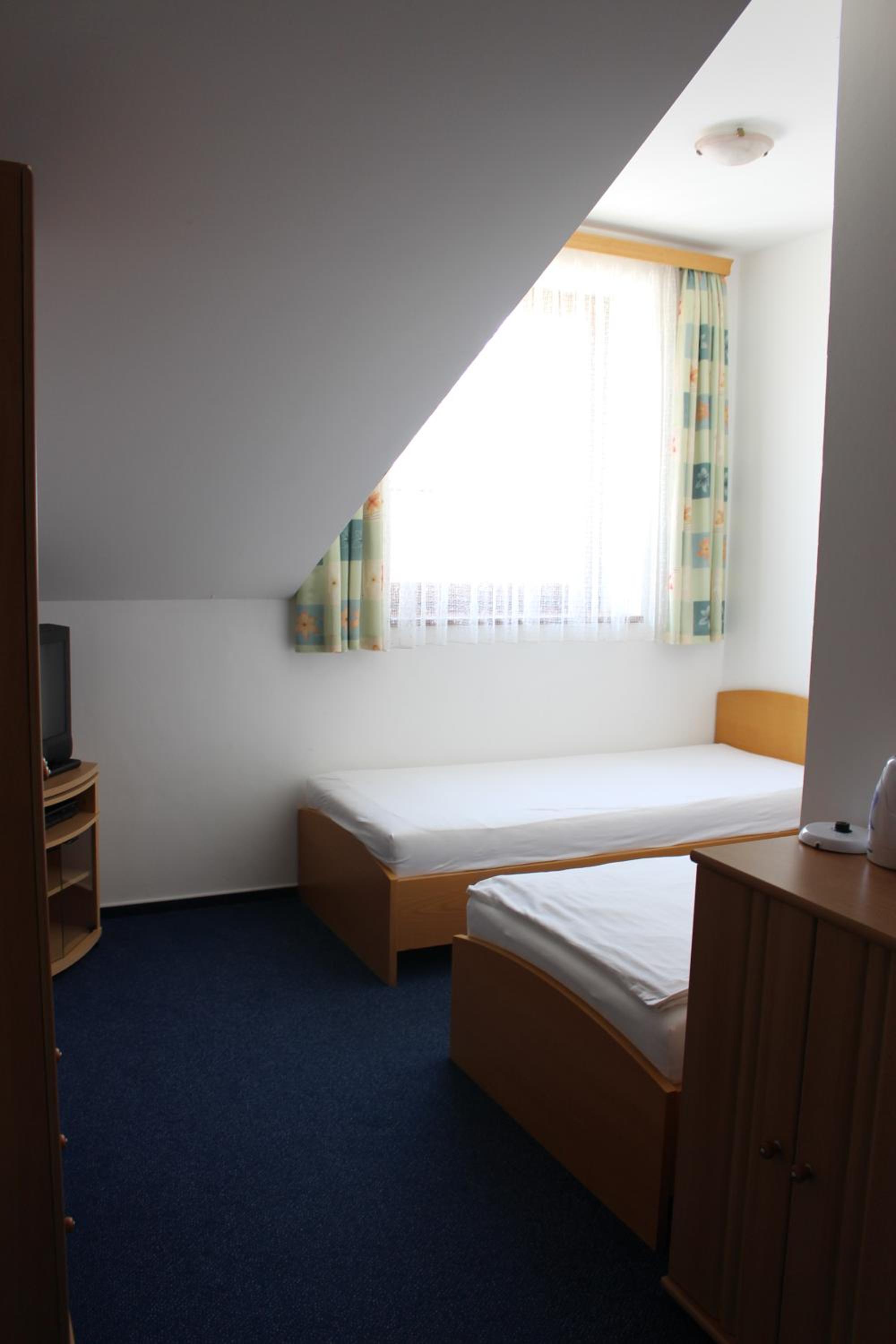 Classic Twin Room - Photo 1