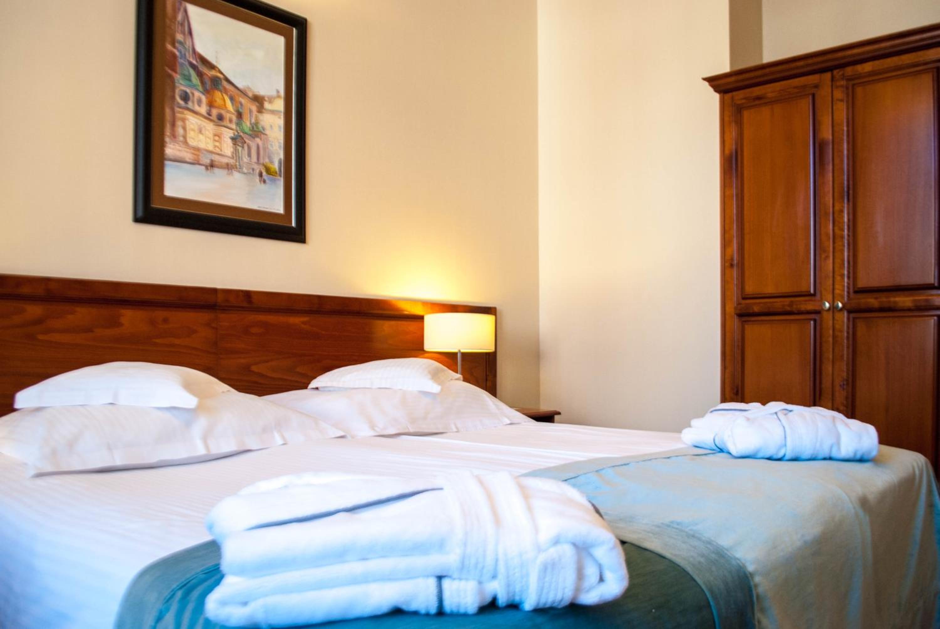 Superior Double or Twin Room - Photo 3