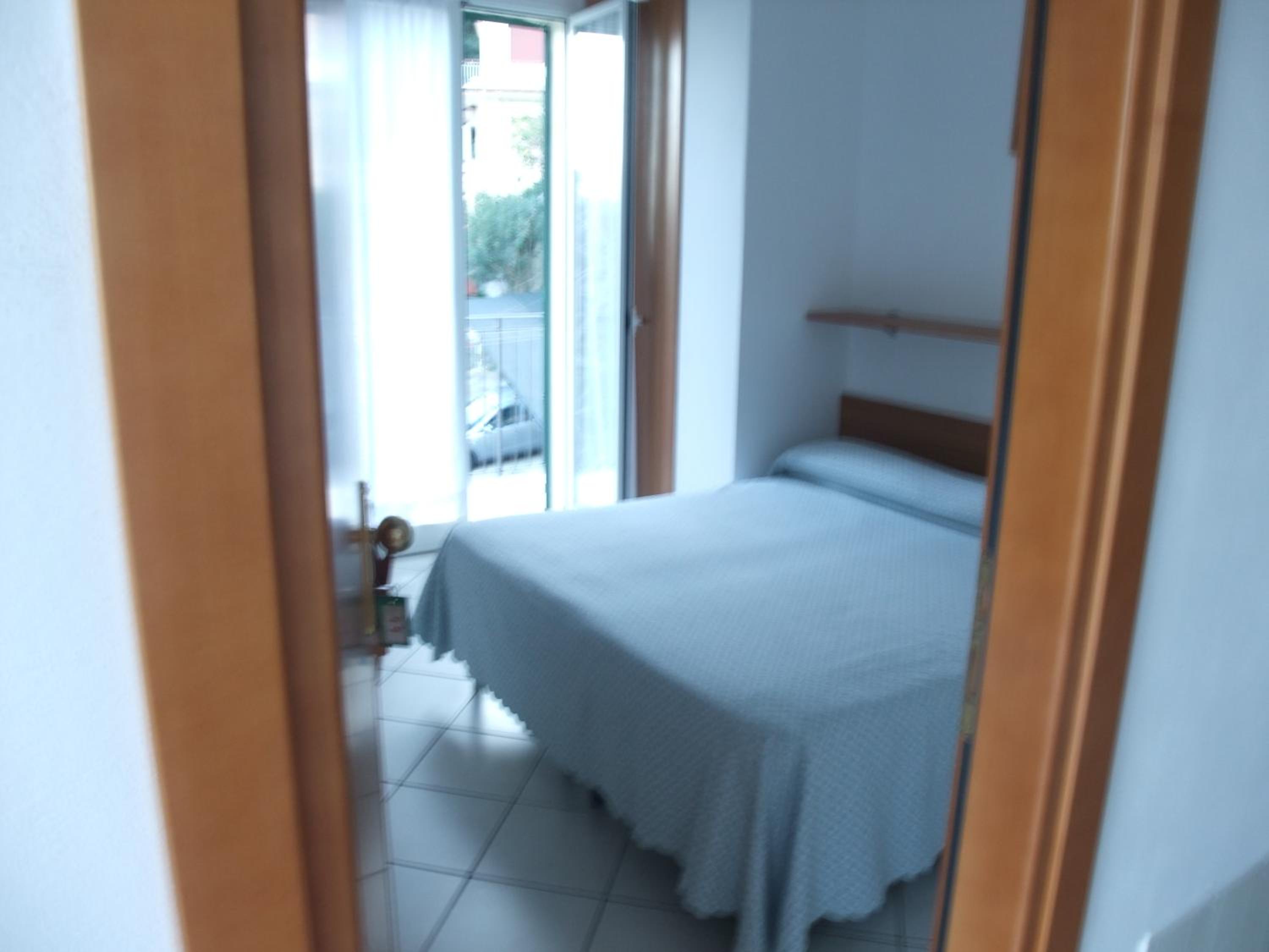 Double Room with Balcony - Photo 2