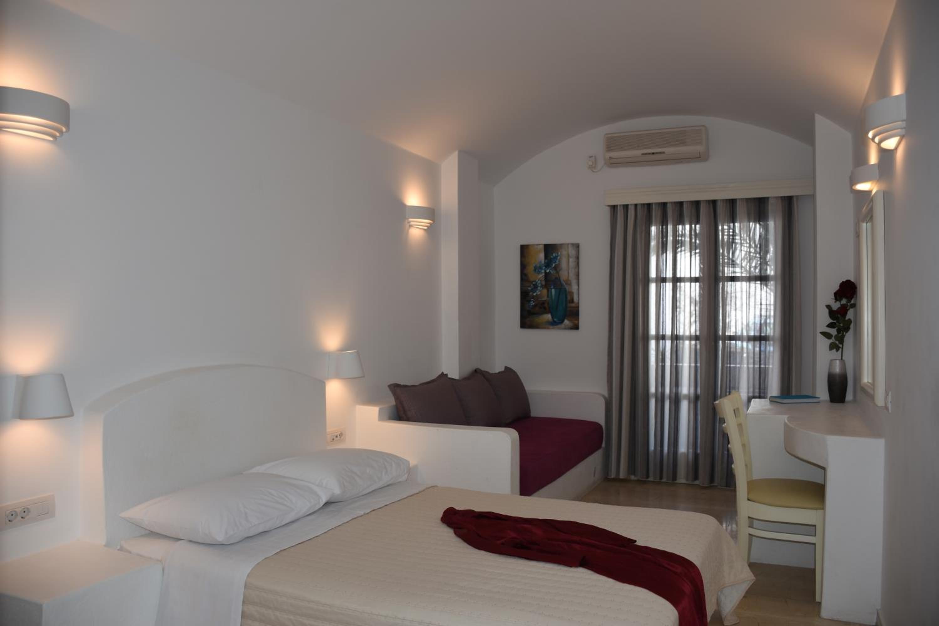 Double Room with Balcony - Photo 4