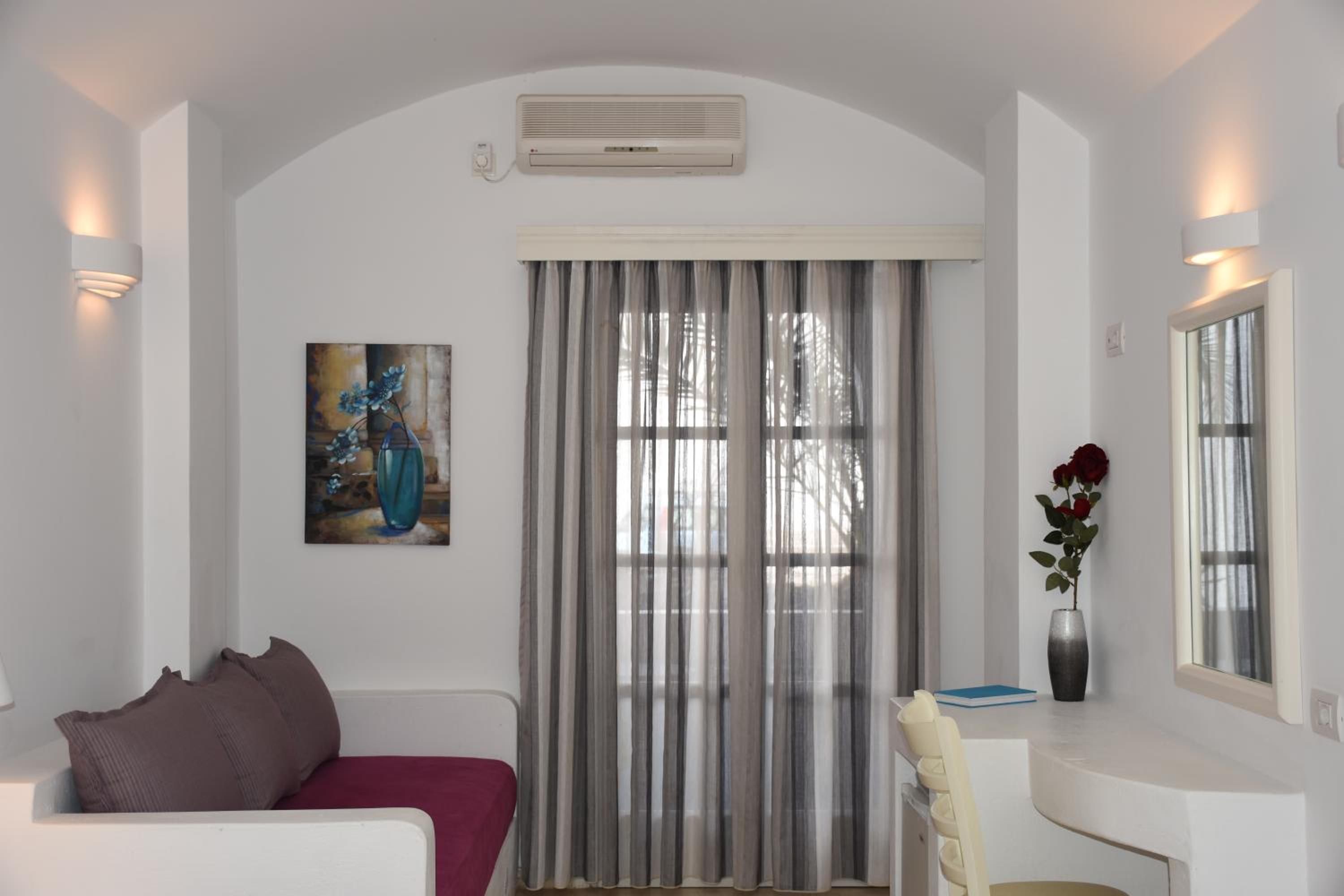 Double Room with Balcony - Photo 3
