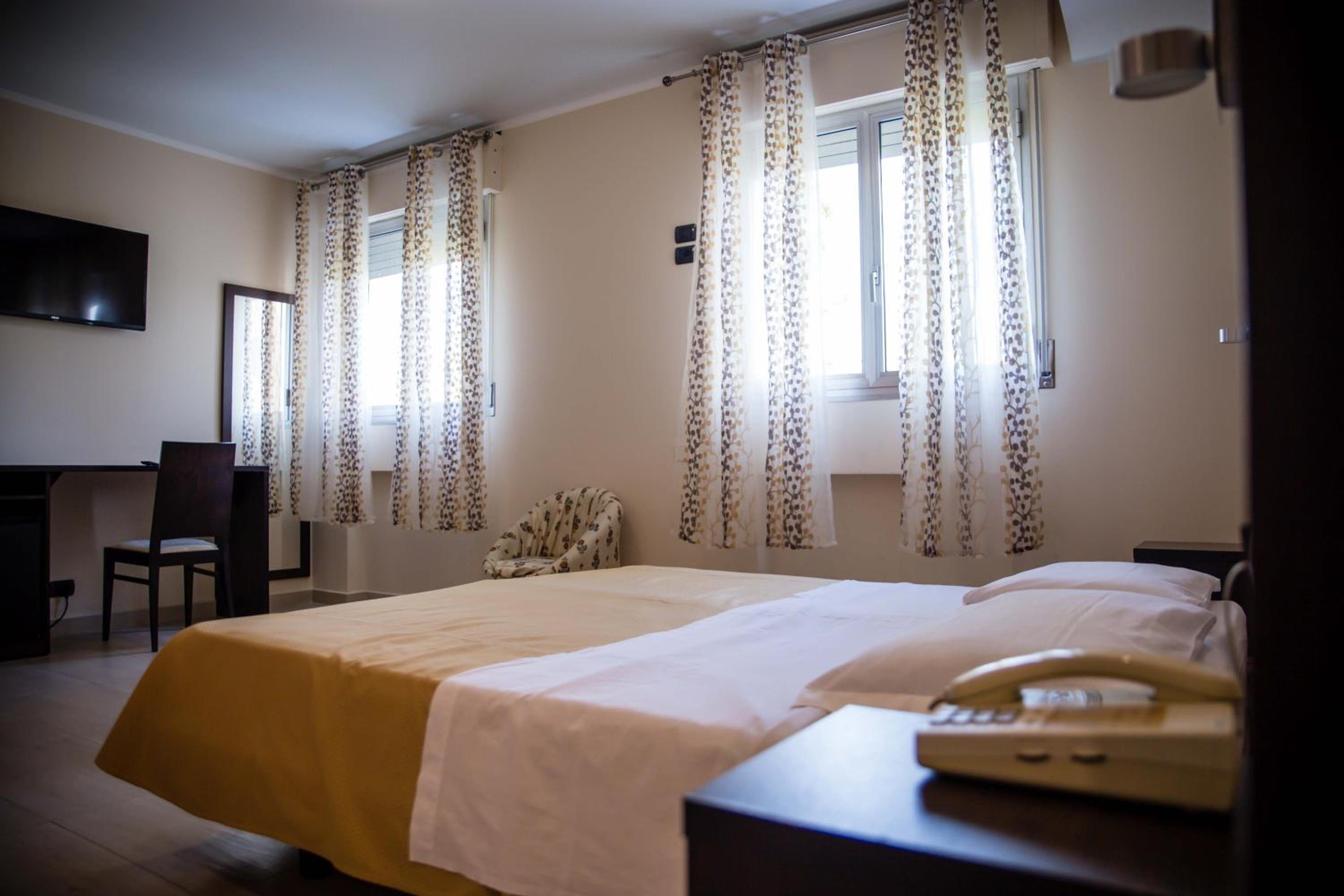 Single Room photo 2