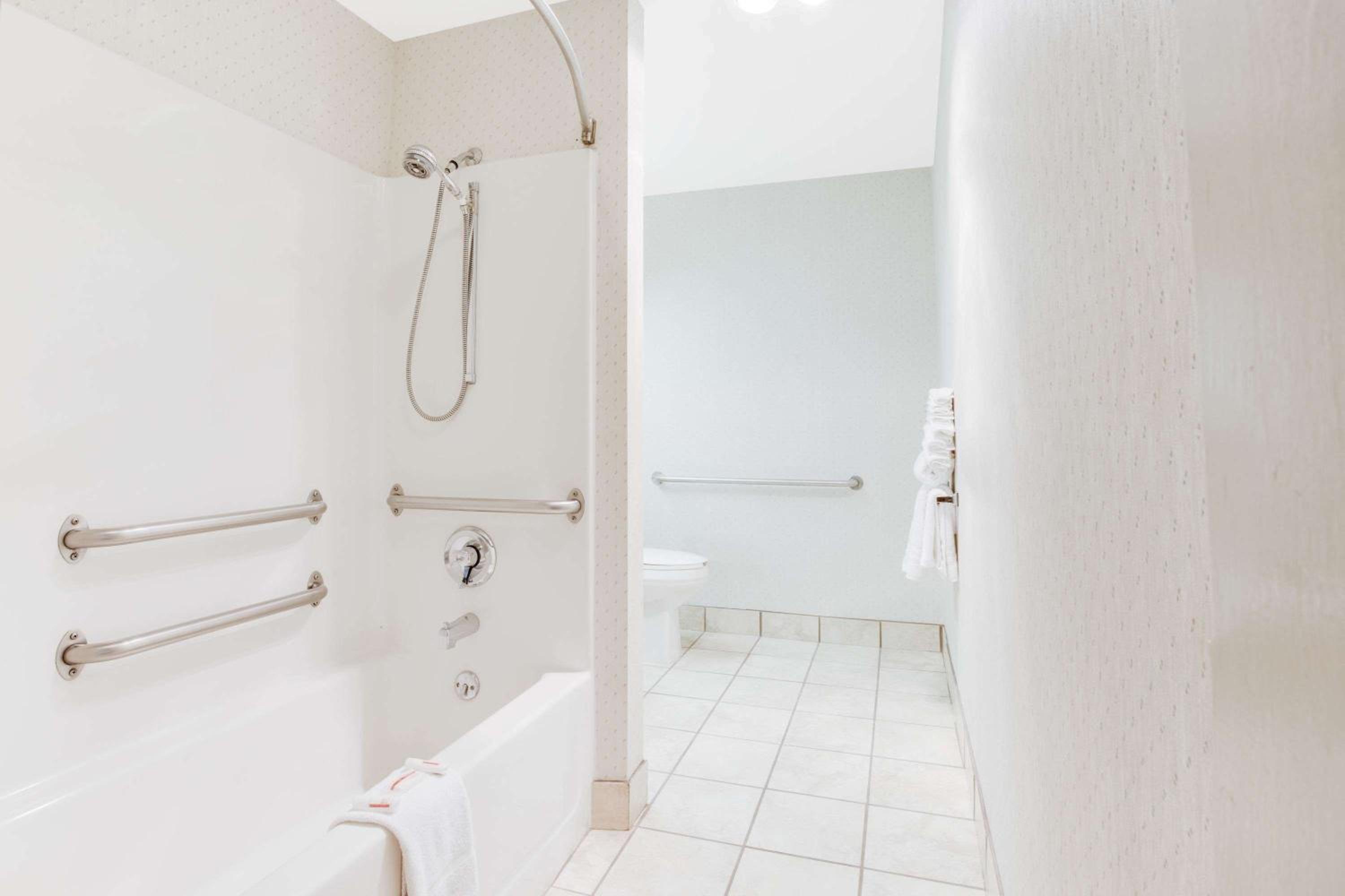 Queen Room - Disability Access/Non-Smoking - Photo 5