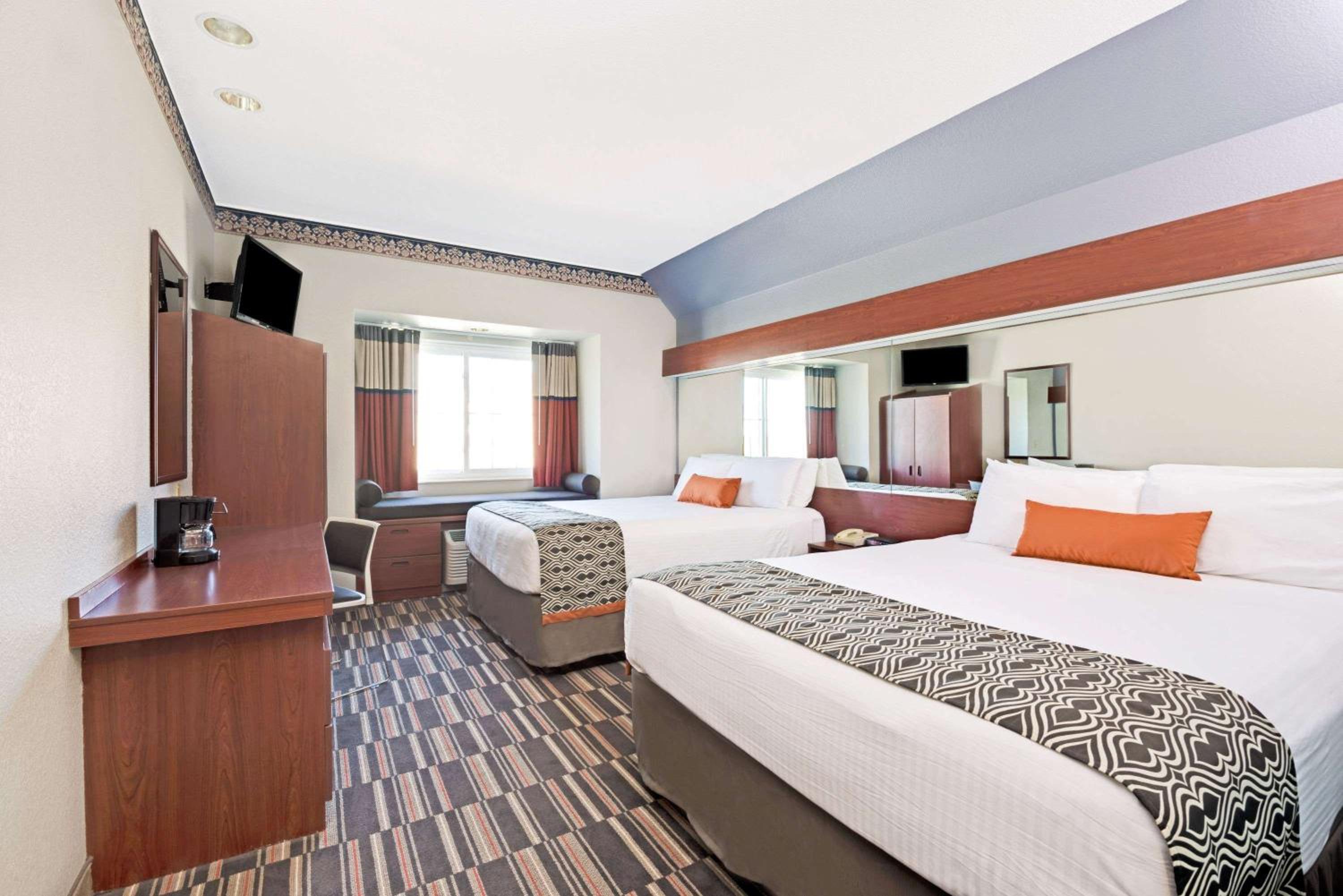 Queen Room with Two Queen Beds - Non-Smoking/Pet Friendly - Photo 1